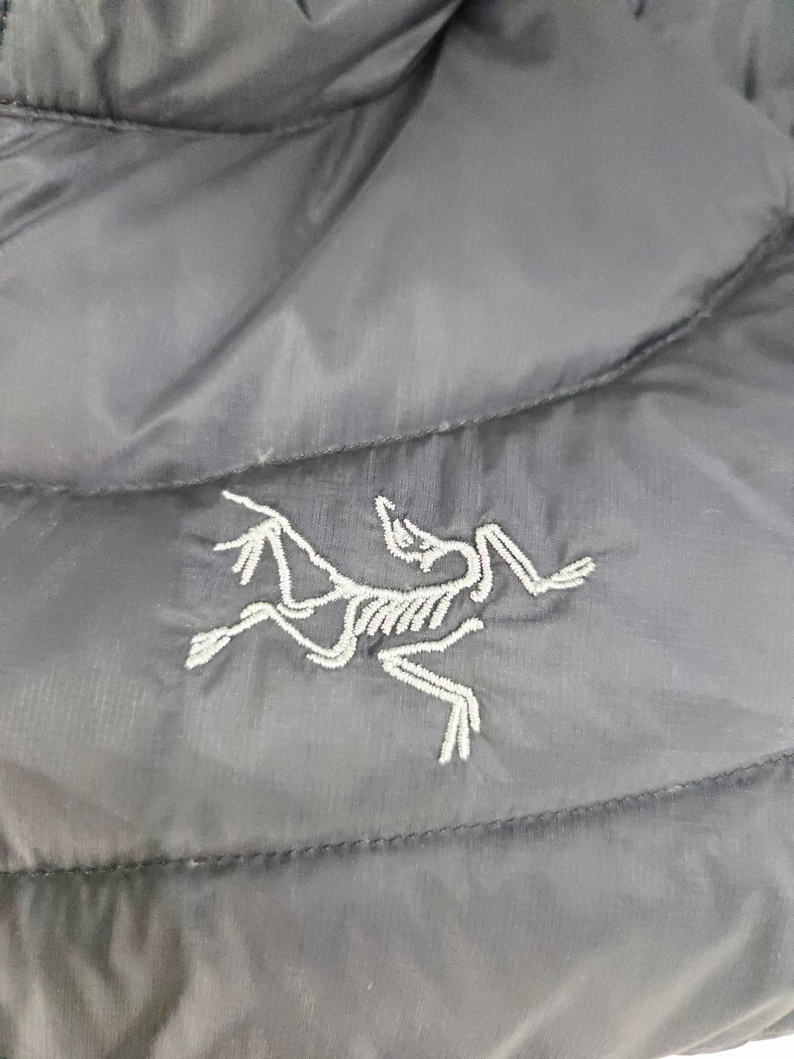 아크테릭스 세리움 LT 구스다운 베스트 네이비 상품이미지7