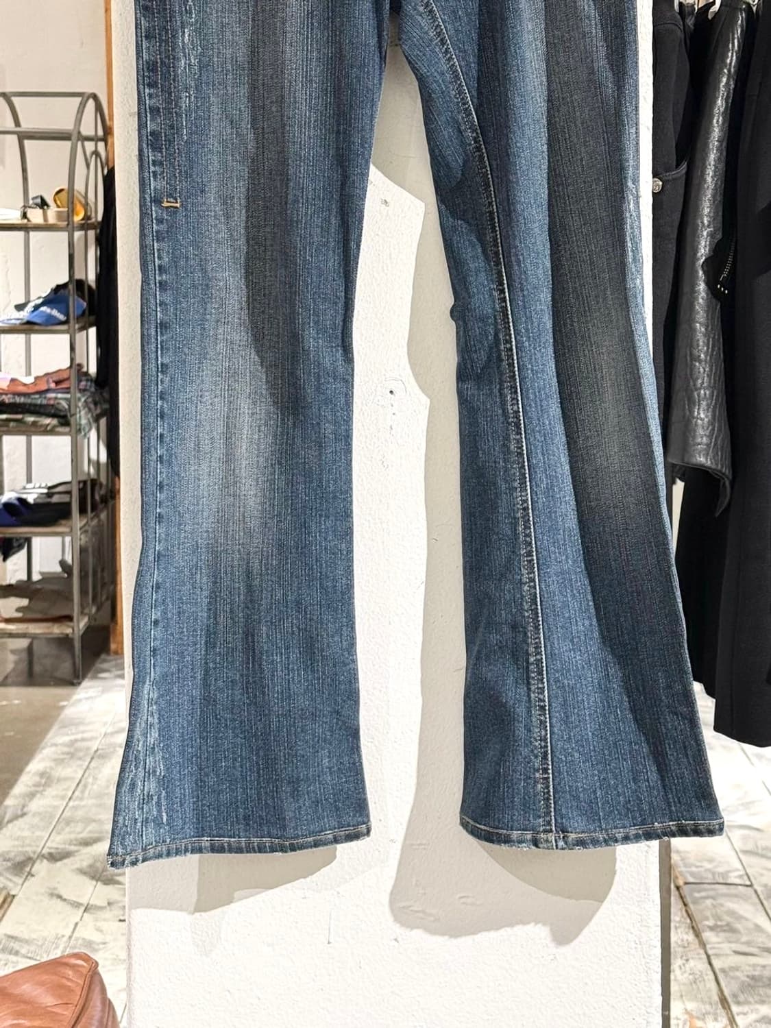 지아니 베르사체 중청 로우라이즈 부츠컷 데님 팬츠 상품이미지3