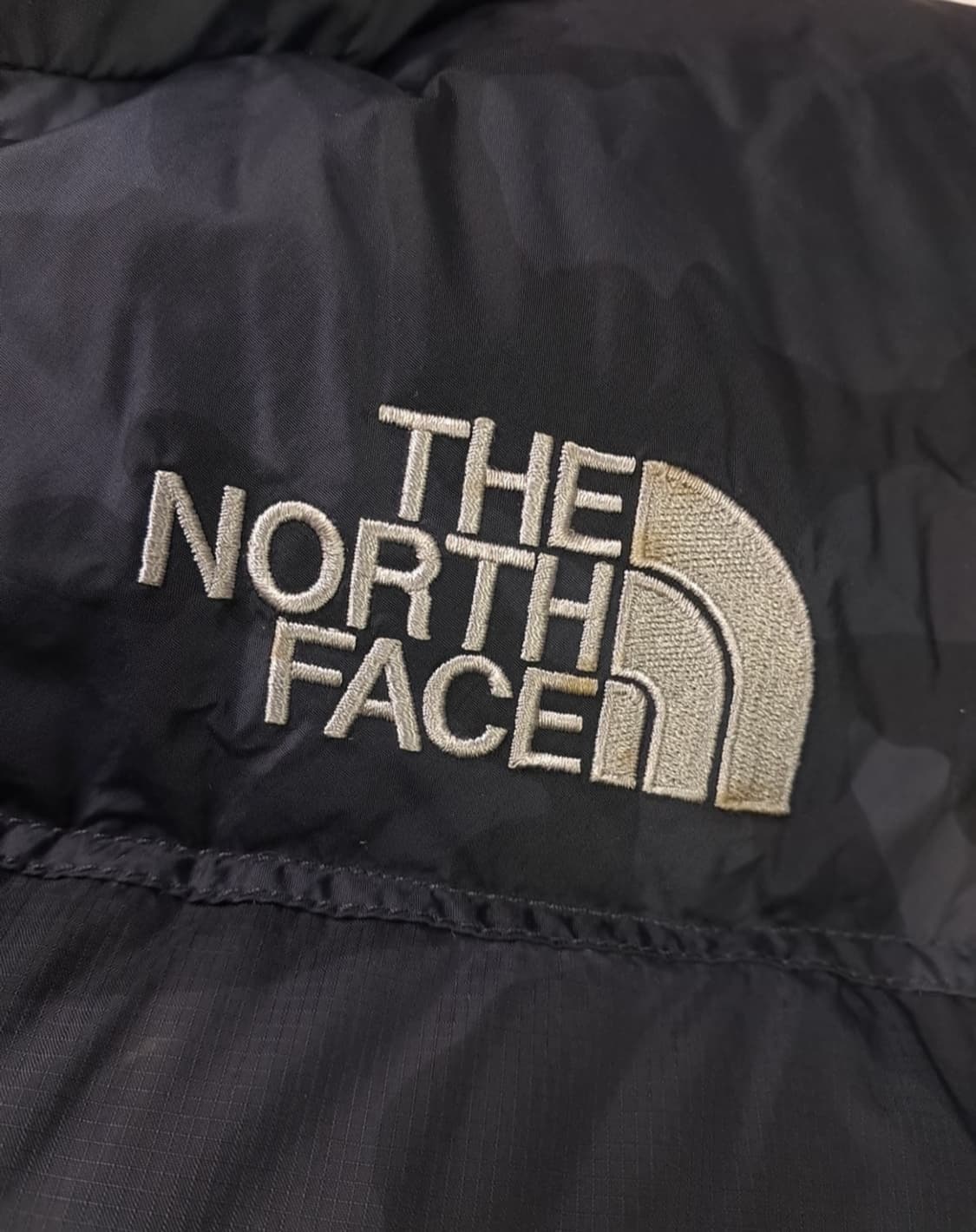 오리지날 일본판 노스페이스 블랙카모 700 눕시 패딩 상품이미지4