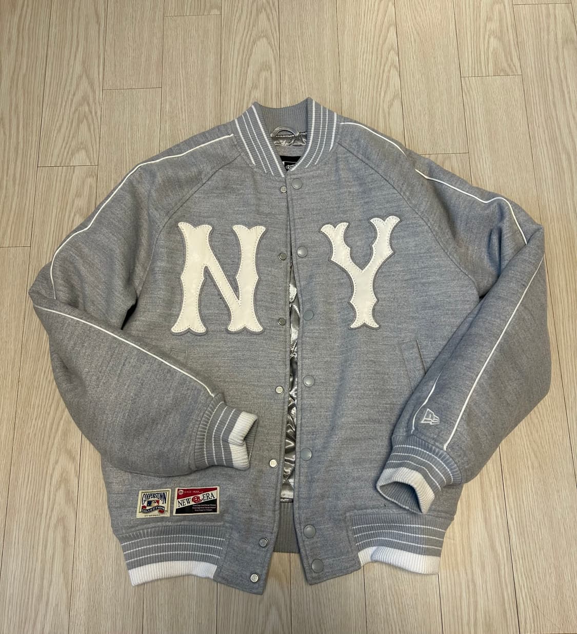 뉴에라 바시티 자켓 상품이미지1