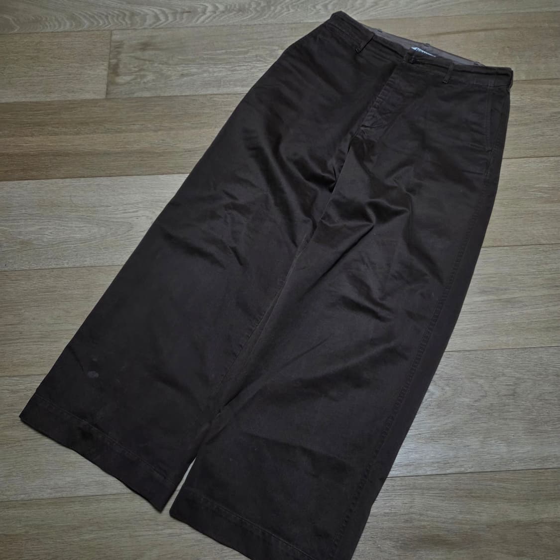 (4) 오라리 브라운 코튼오라리 브라운 코튼팬츠 판매합니다.
사이즈 팬츠 상품이미지1