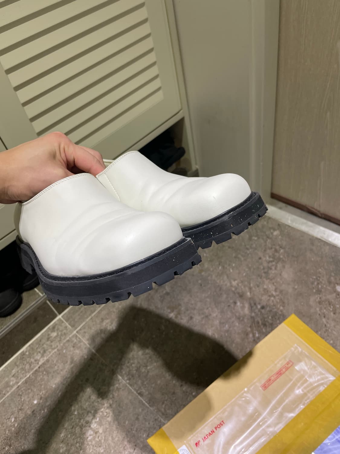 스튜디오 니콜슨 자라 화이트 블랙 슬립온 로퍼 레더 비브람 상품이미지6