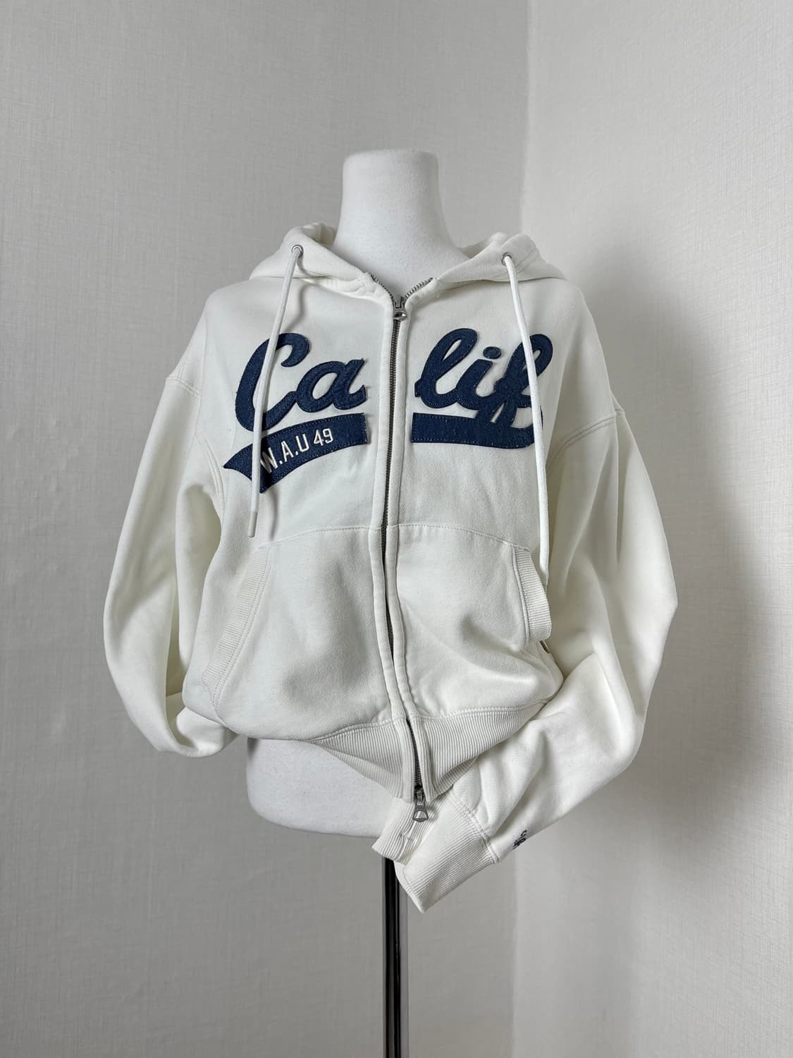 후아유 화이트 후드집업 상품이미지1