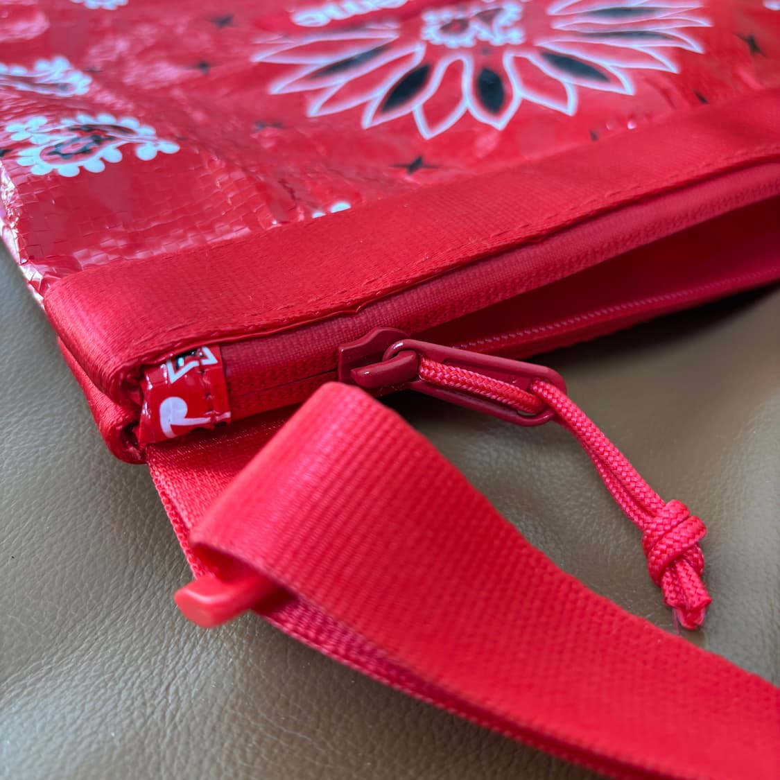 Supreme 슈프림 반다나 레드 타프 사이드백 샤코슈 가방 (Red) 상품이미지7