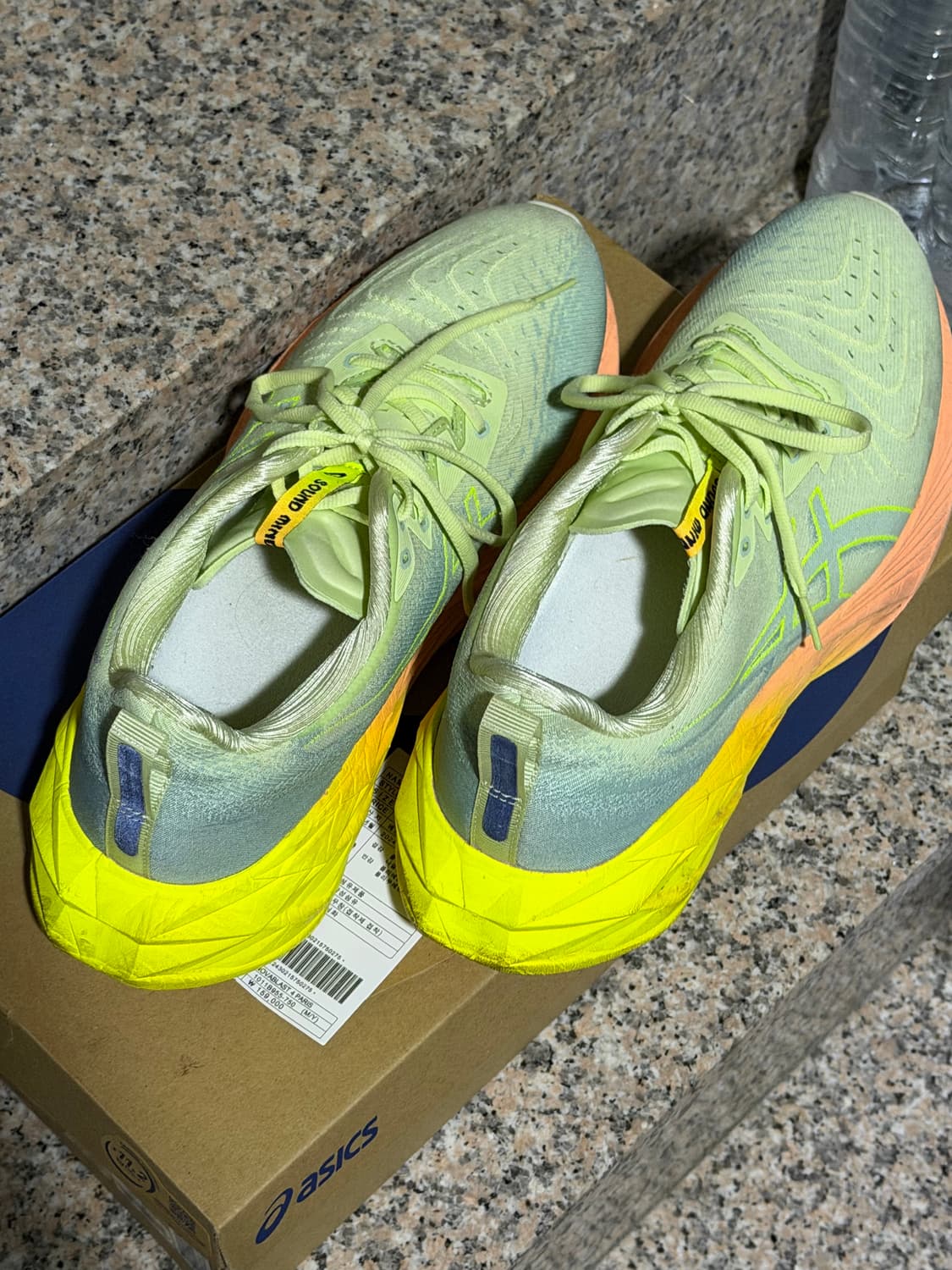 아식스 노바블라스트 4 쿨마차 세이프티 옐로우 파리 275 상품이미지3