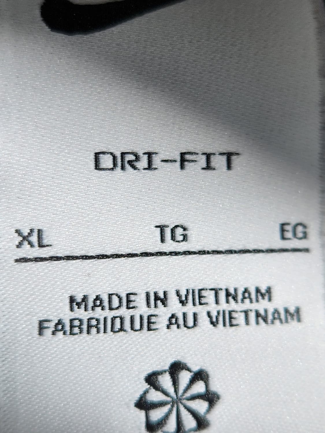 나이키 드라이핏 집업져지사이즈xl

오염 하자없이 깨끗해요^^

세탁해뒀 상품이미지9