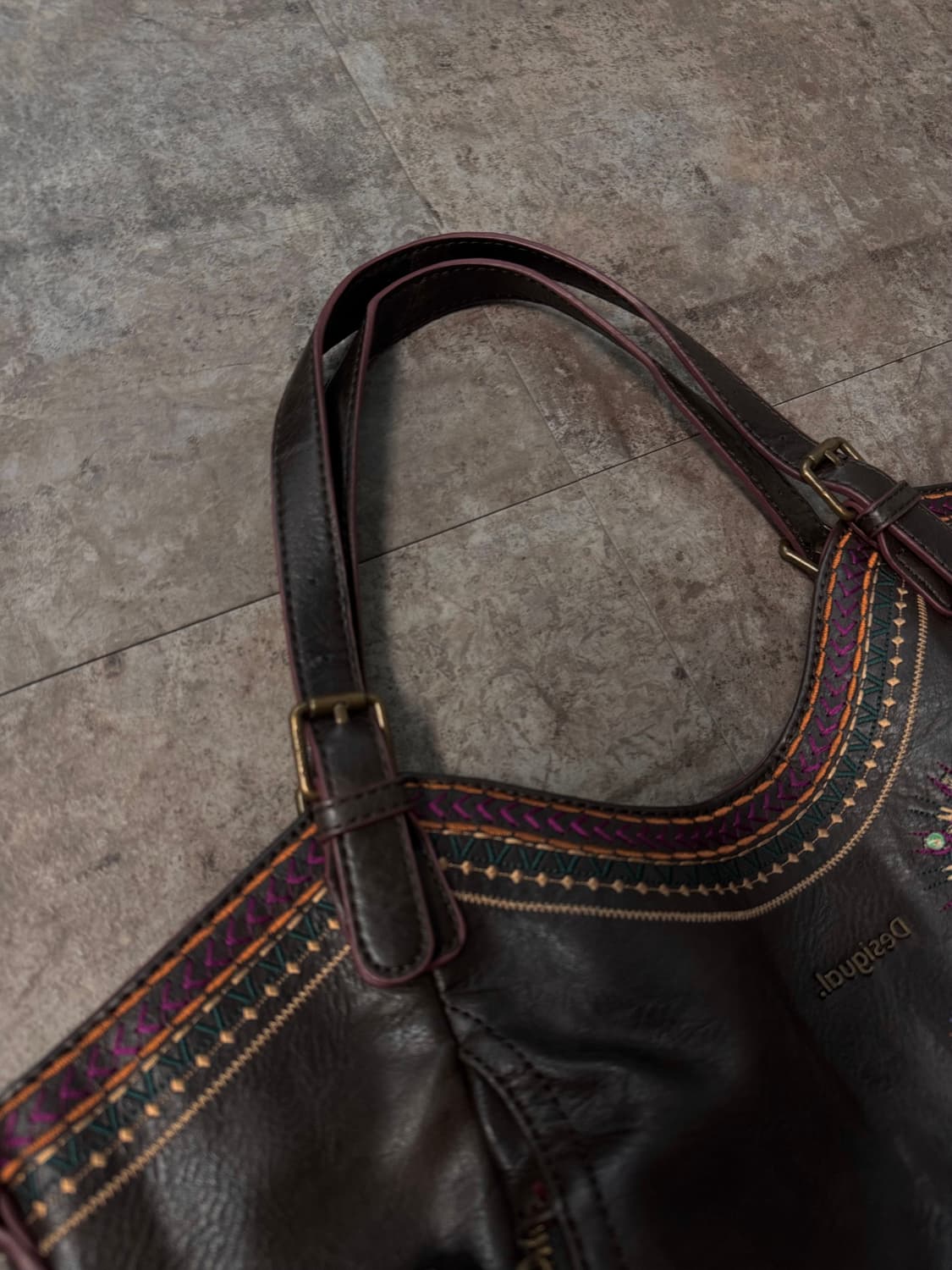 데시구알 자수 레더 숄더 백 상품이미지3