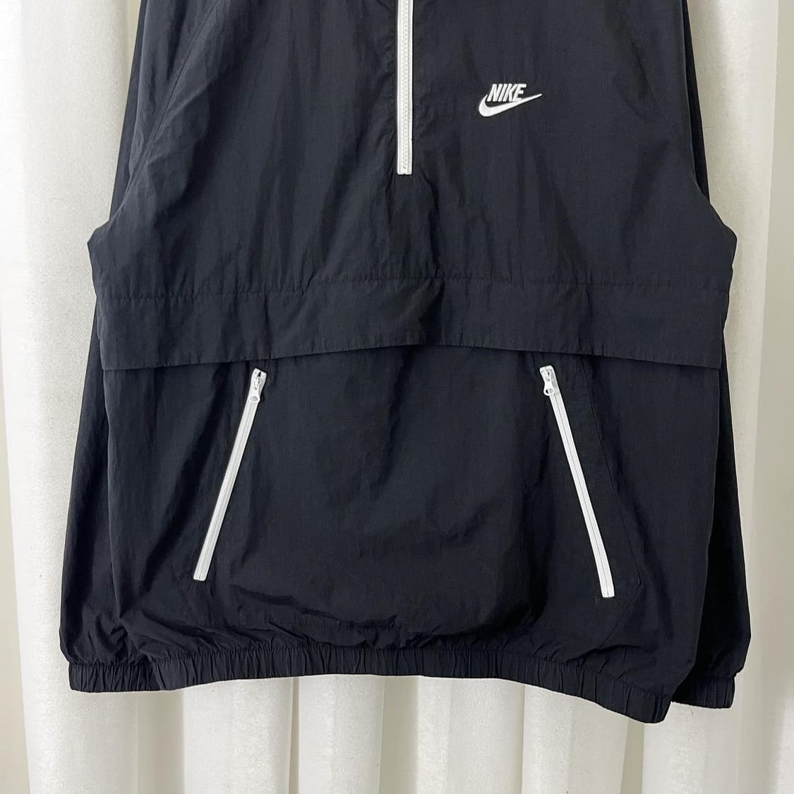 나이키 블랙 화이트 윈드 아노락 상품이미지3