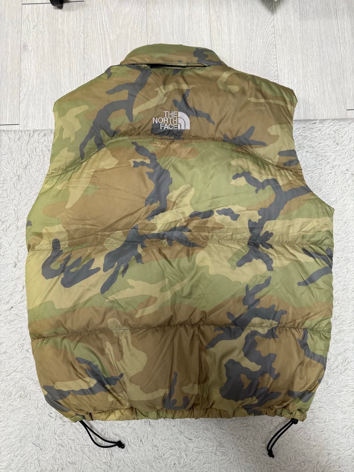 (XL)노스페이스 센터로고 중앙로고 다운 패딩 조끼 카모 상품이미지1