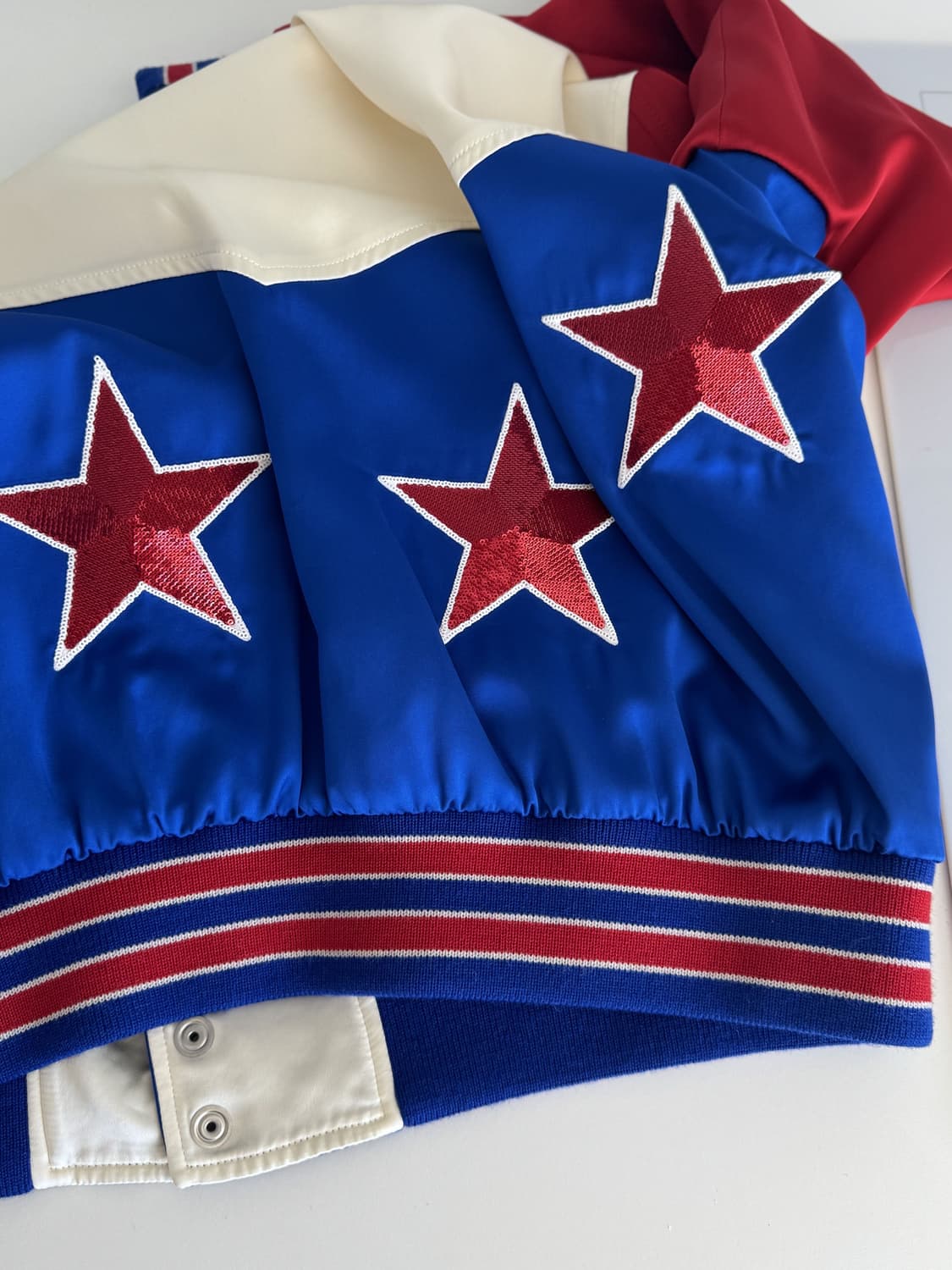 [BTS 뷔님 착용] 셀린느 23ss 아메리카나 새틴 봄버 자켓 상품이미지10