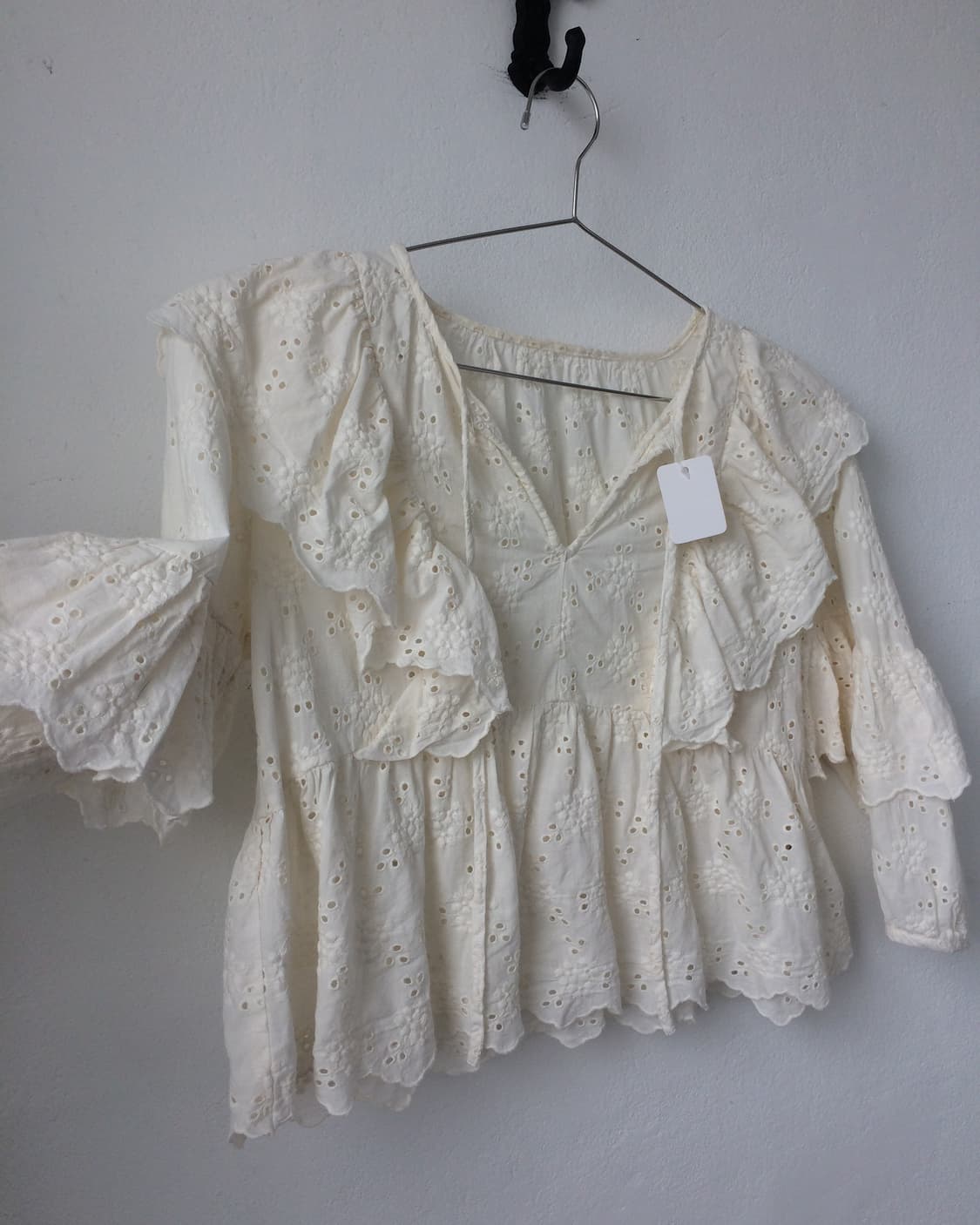 Punching pattern frill blouse 상품이미지4