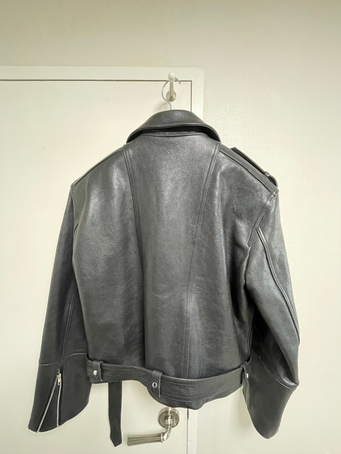 (새제품)노이어 X KKST 콜라보 크롭 레더 라이더 자켓 상품이미지4