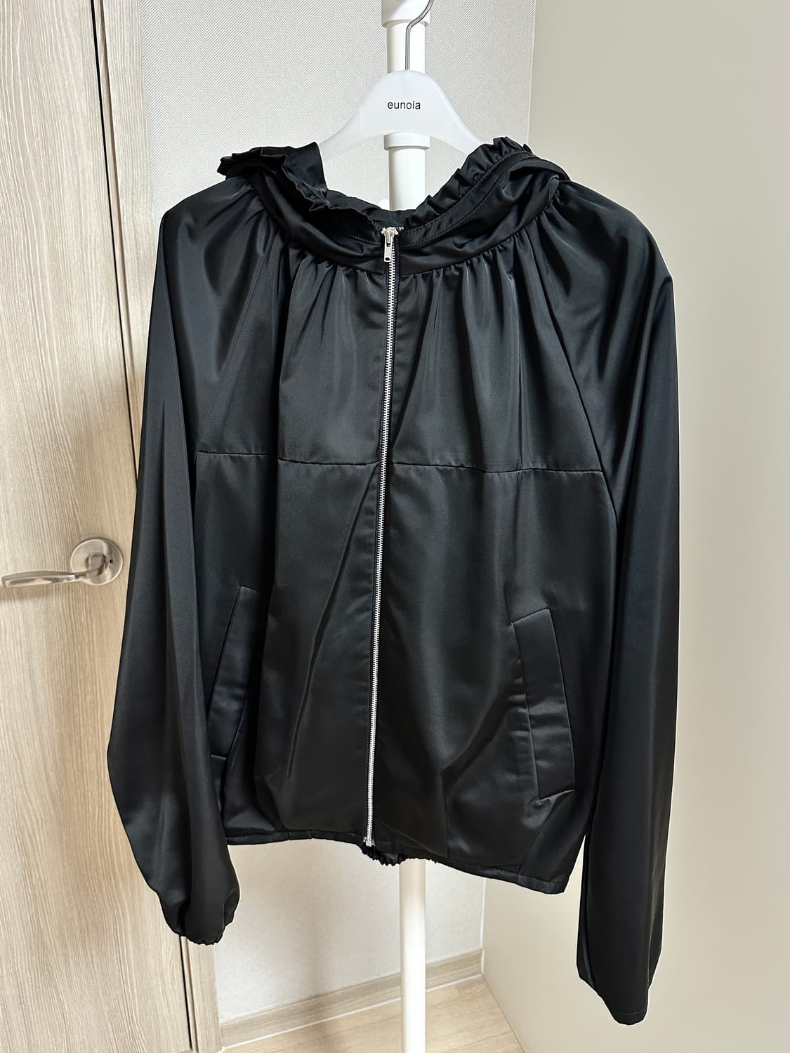 eunoia 유노이아 윈드 프릴 후드 자켓 블랙 상품이미지4