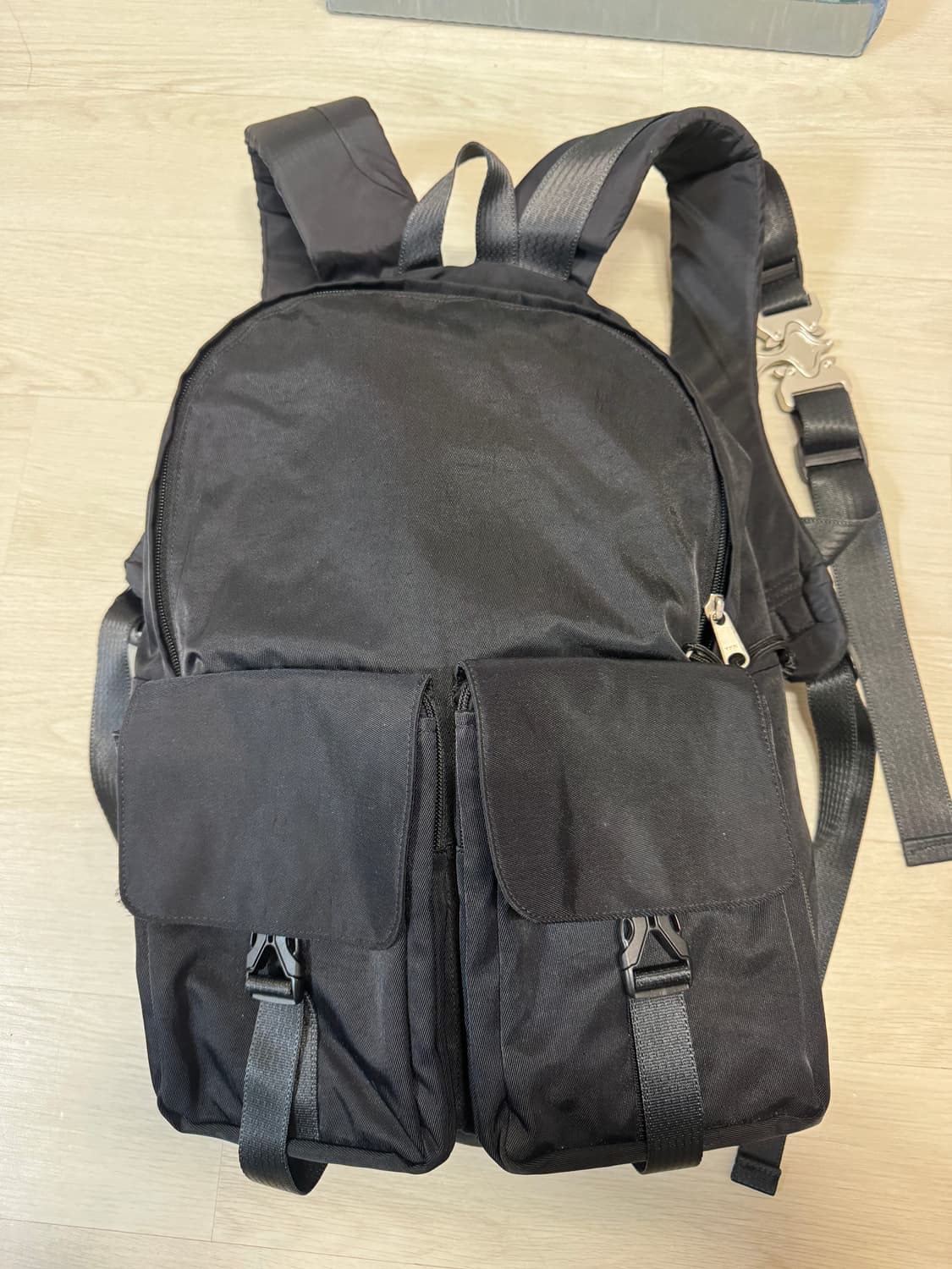 이우가마카라스 Crow Buckle 백팩 블랙 상품이미지7