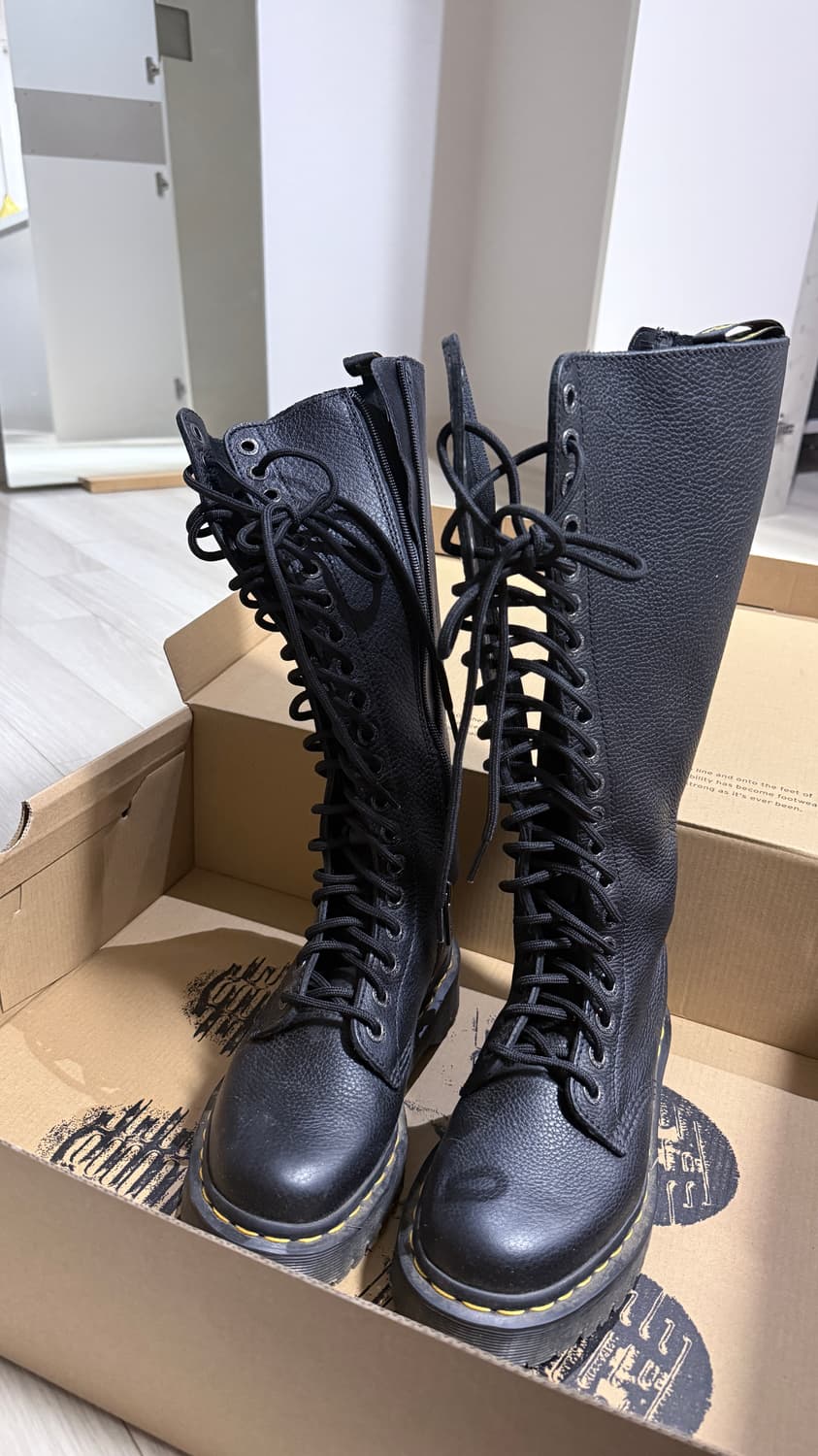 닥터마틴 1B60 벡스 20홀 롱부츠 블랙 상품이미지2