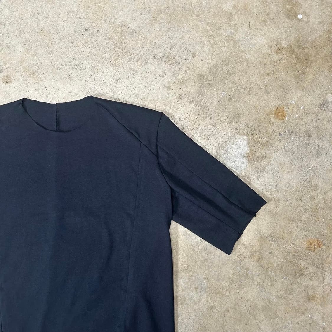 [hlywrk] GEOLITE Curved-Hem Tee 상품이미지4