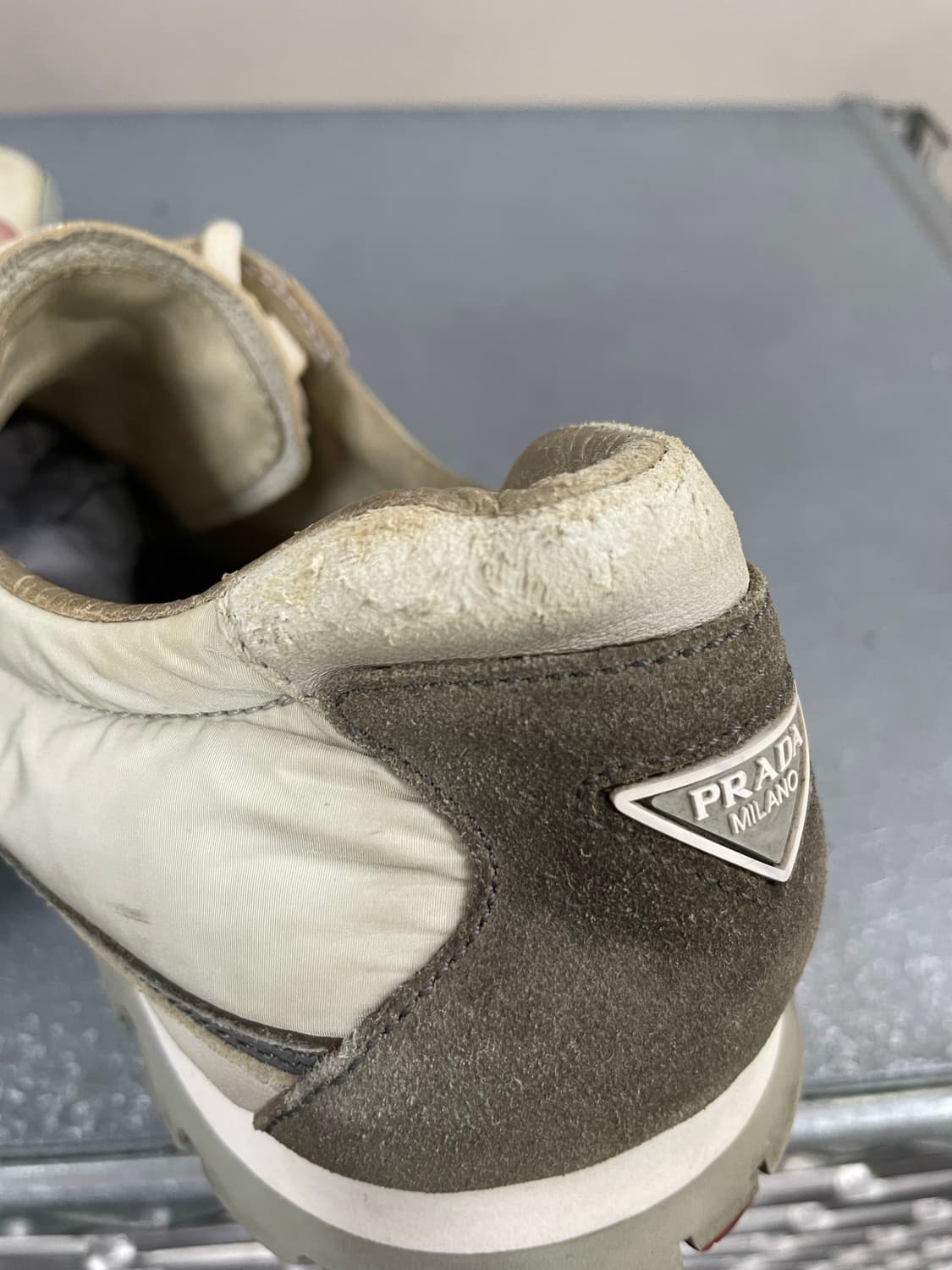 프라다 화이트 스니커즈 8 상품이미지9