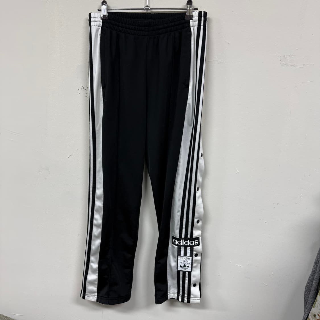 아디다스 버튼 스냅팬츠 상품이미지1