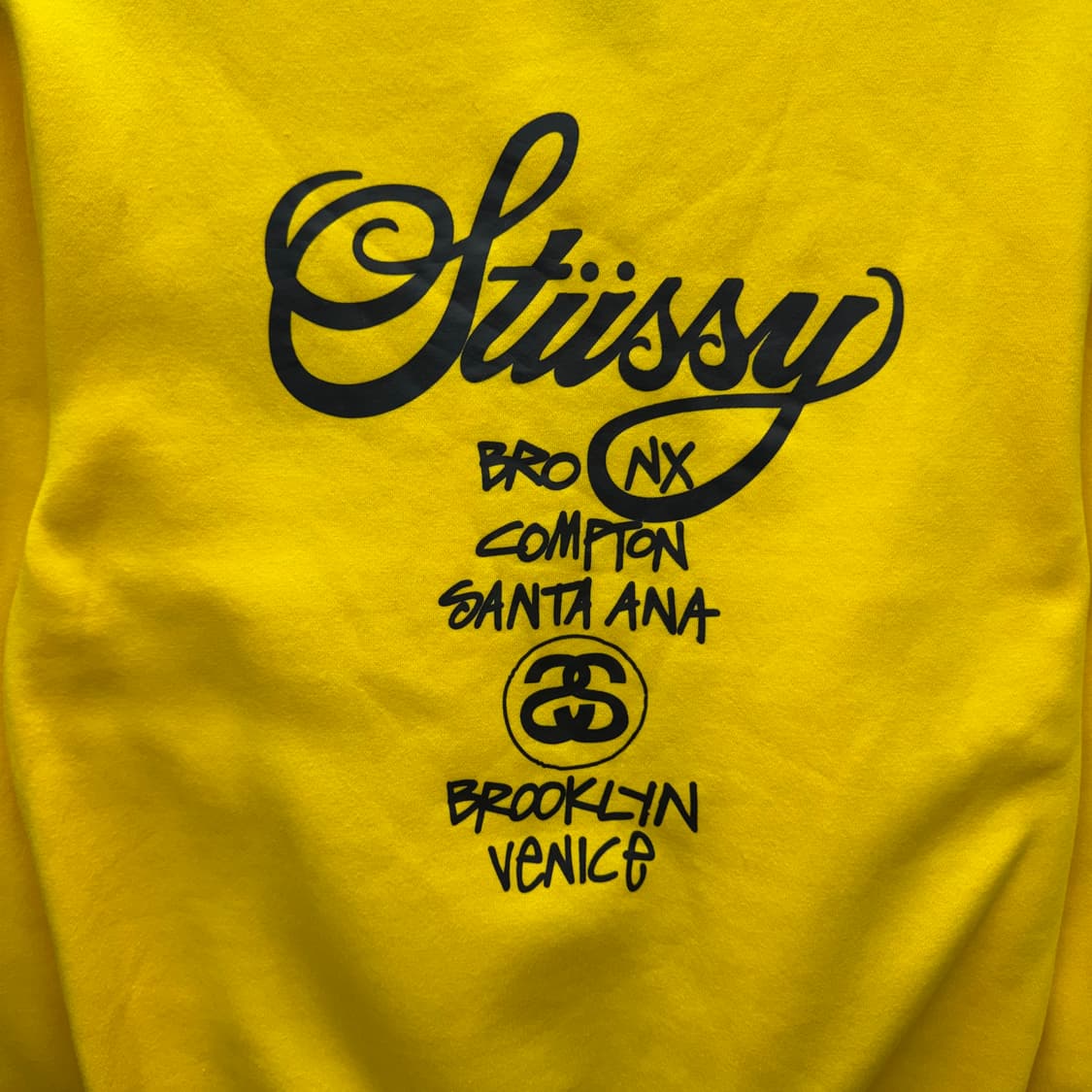 스투시 월드투어 크루넥 스웻셔츠 전후면 레터링 포인트 옐로 상품이미지6