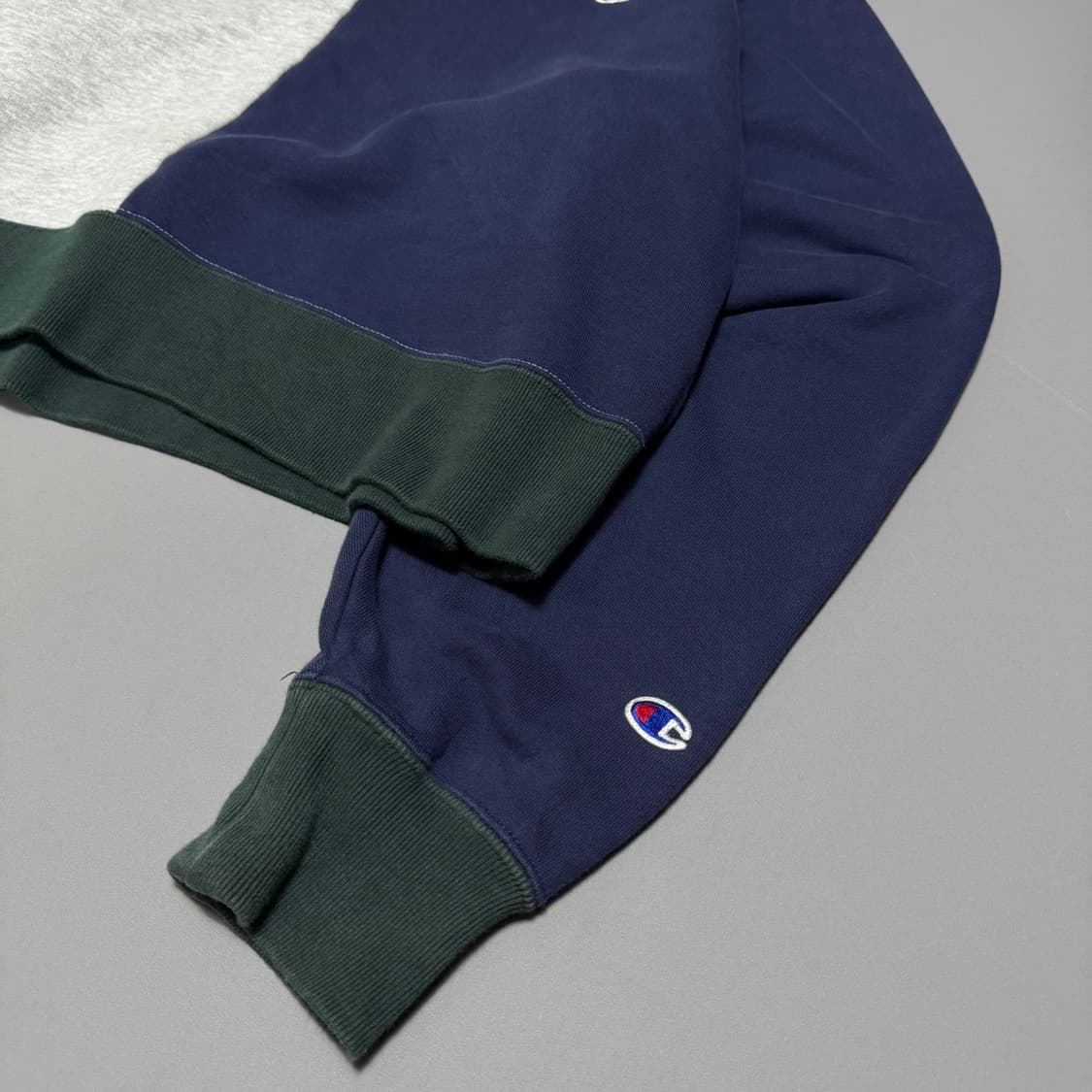 챔피온 x Ungrid 네이비 멜란지 믹스 하프 언발란스 쇼트 스웻셔츠 상품이미지5