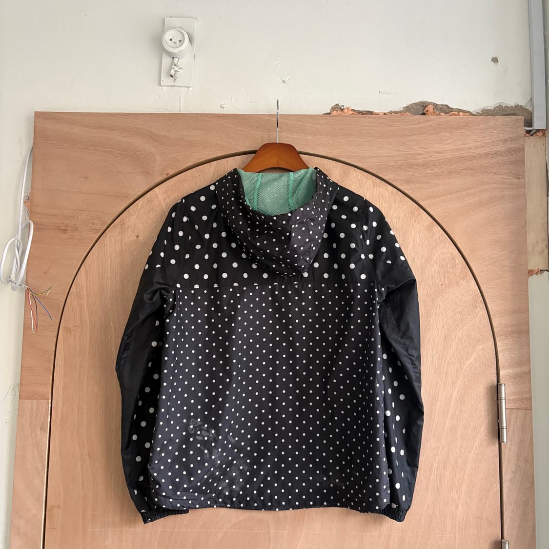 아디다스 네오 라벨 물방울 패턴 후드 바람막이 상품이미지4