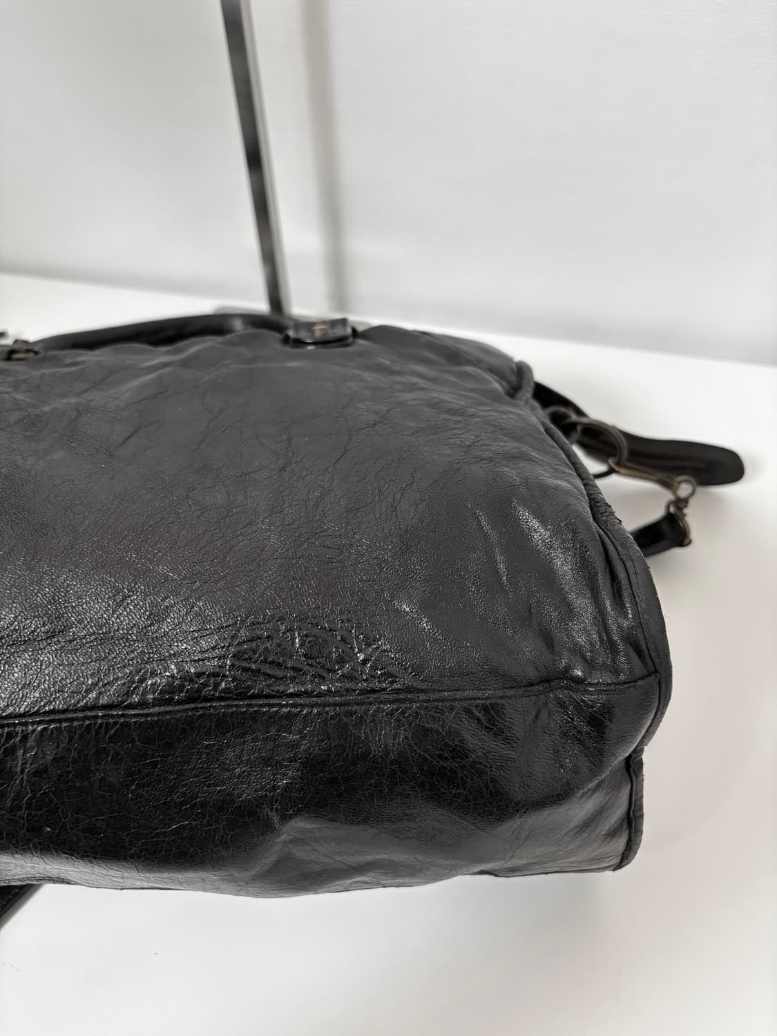 발렌시아가 시티 모터백 블랙 미디움 상품이미지10