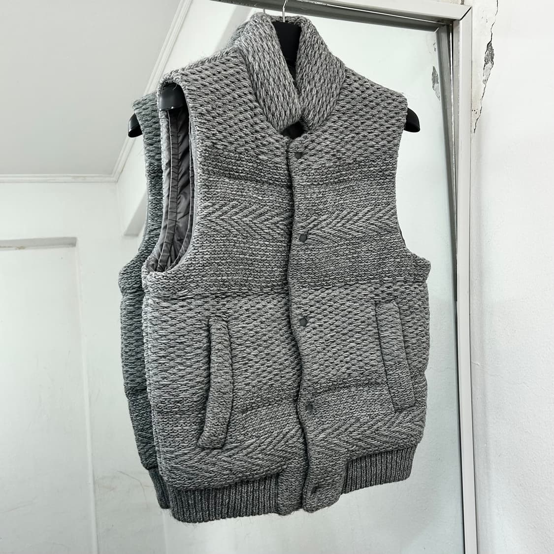 솔리드옴므 헤링본 니트 구스다운 패딩 조끼 상품이미지1