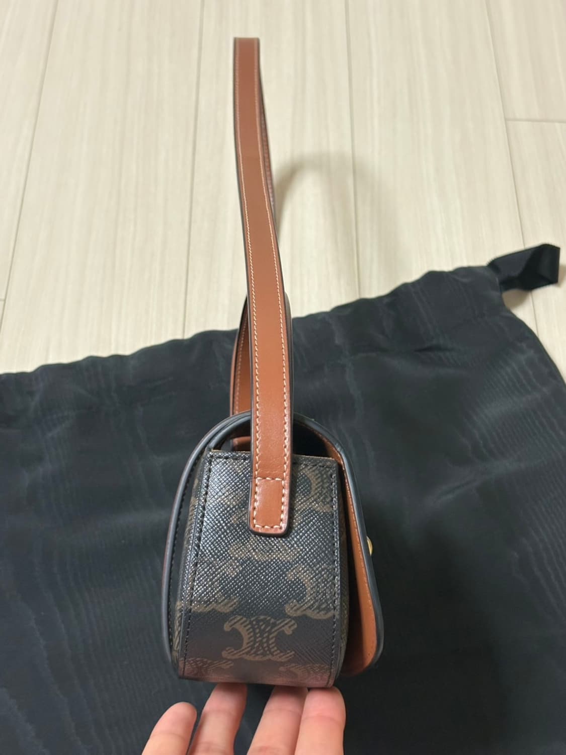 셀린느 타부백 판매합니다! 상품이미지3