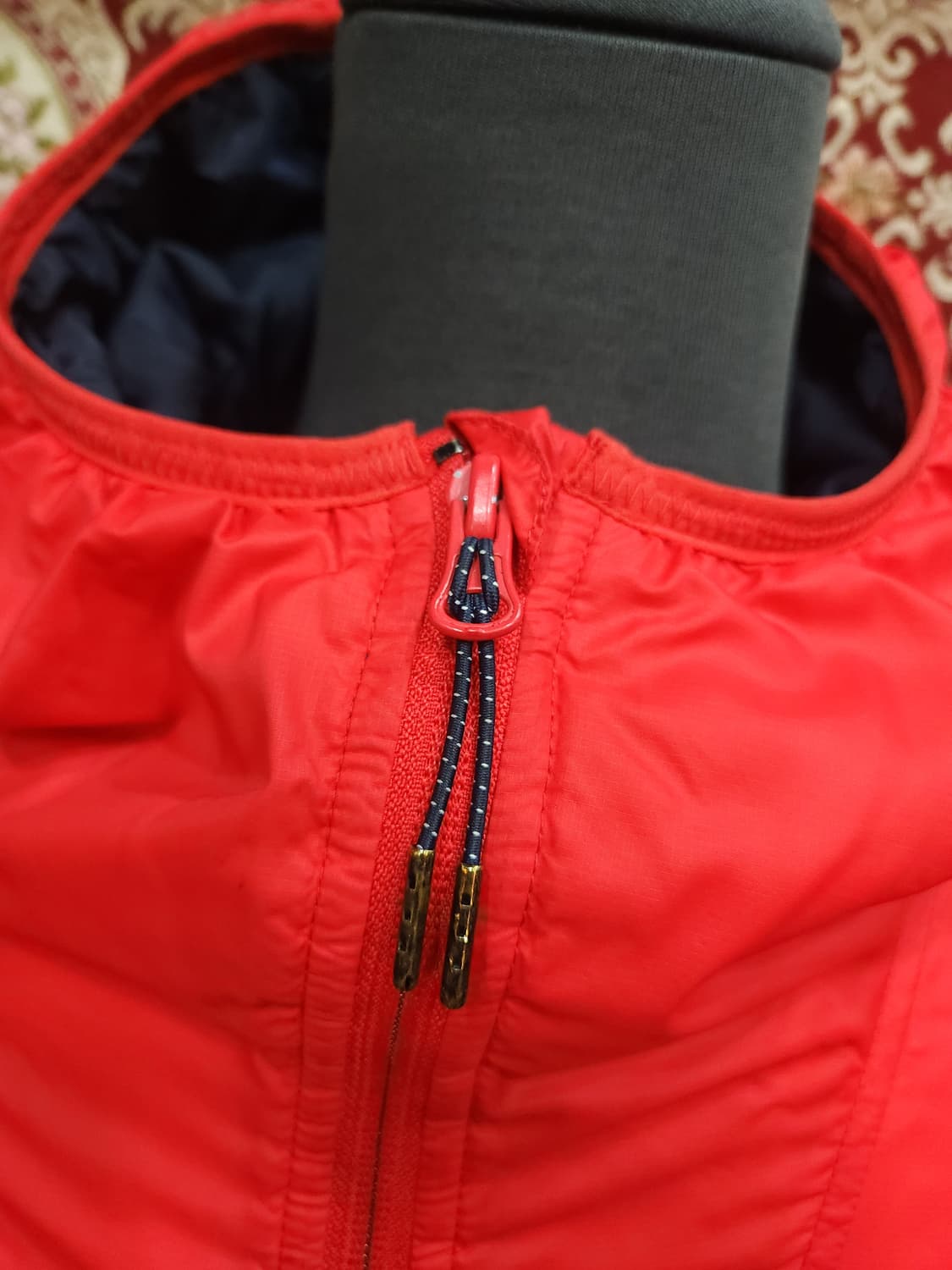 라코스테 레드 오리털 후드 경량 패딩 점퍼
​
 상품이미지2