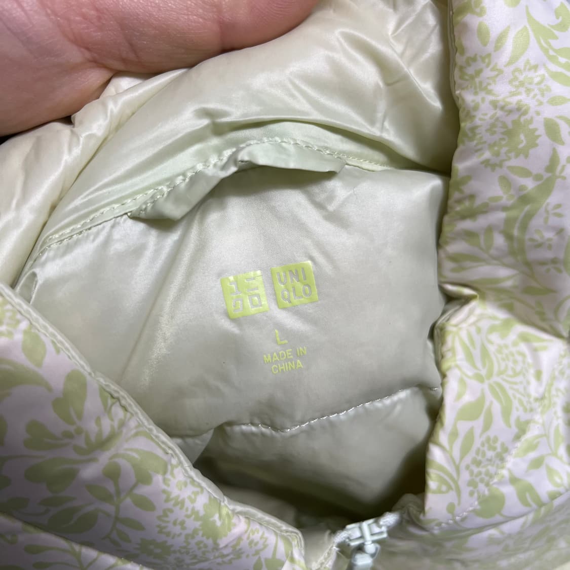 유니클로 플라워 패턴 경량 패딩조끼 L 상품이미지2