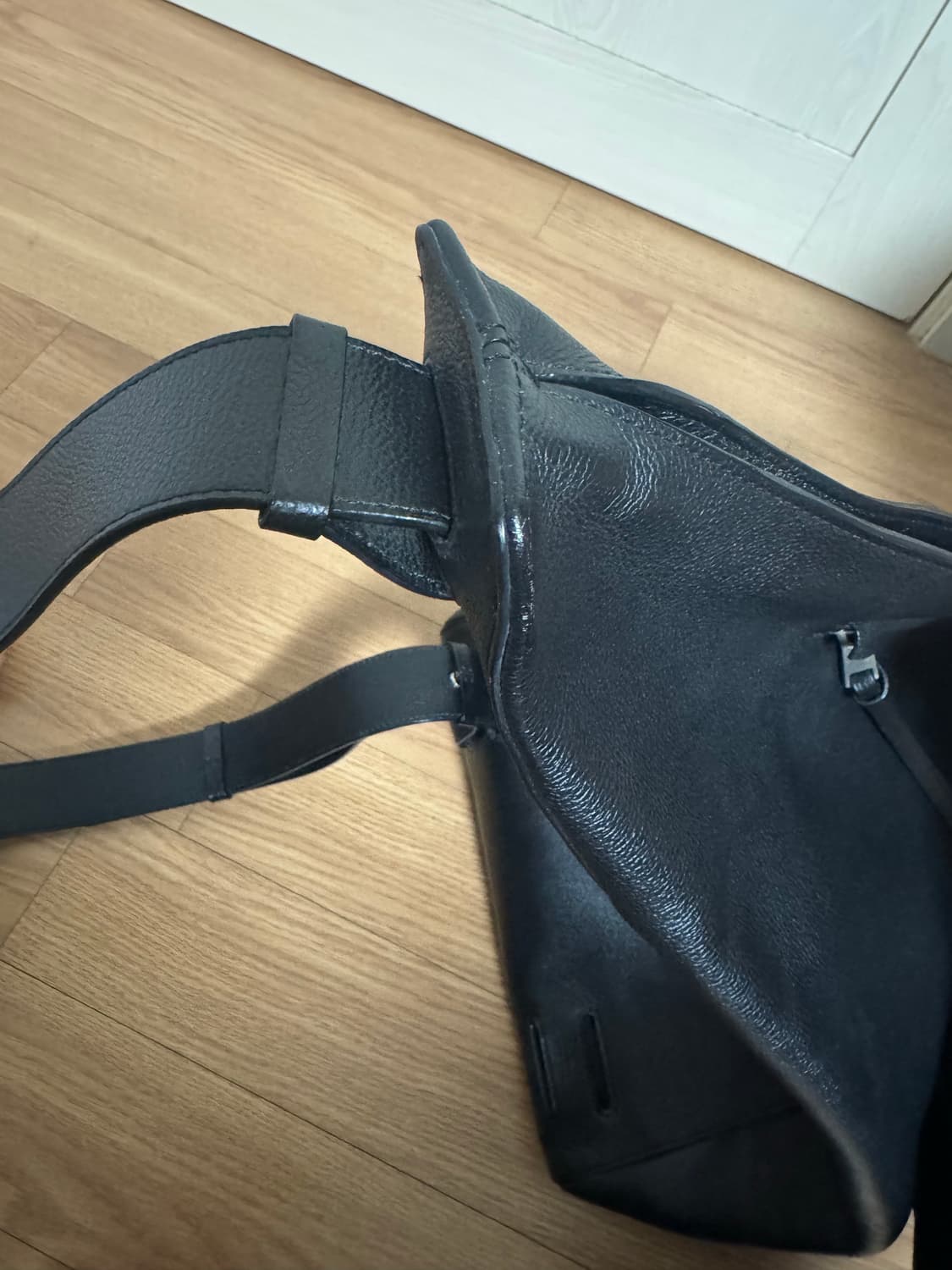 밈더워드로브 밈톤 슬링백 / 소가죽 상품이미지6