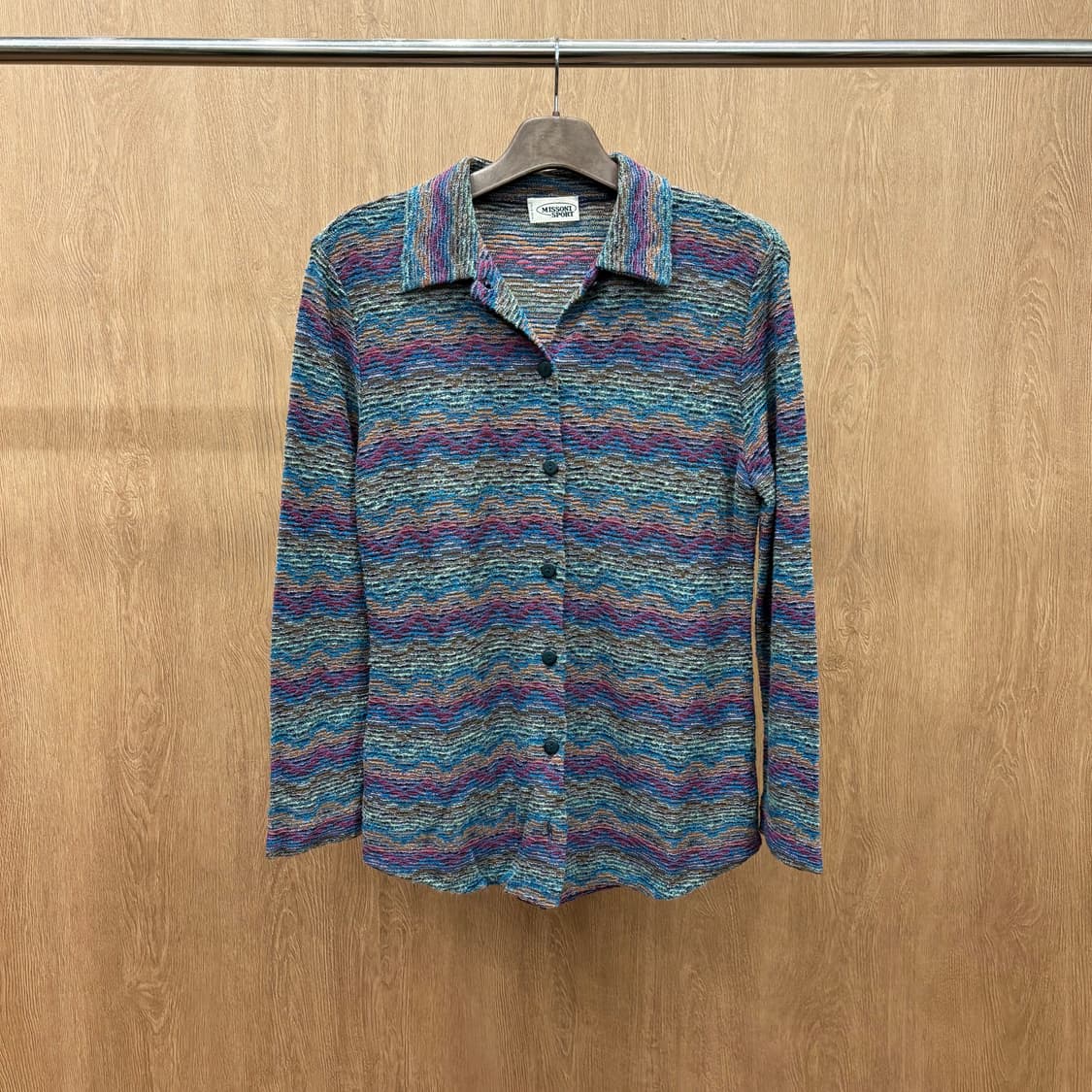 미쏘니 스포츠 클래식 셔츠 카라 니트 웨이브 패턴 버튼 디테일 블루 상품이미지2