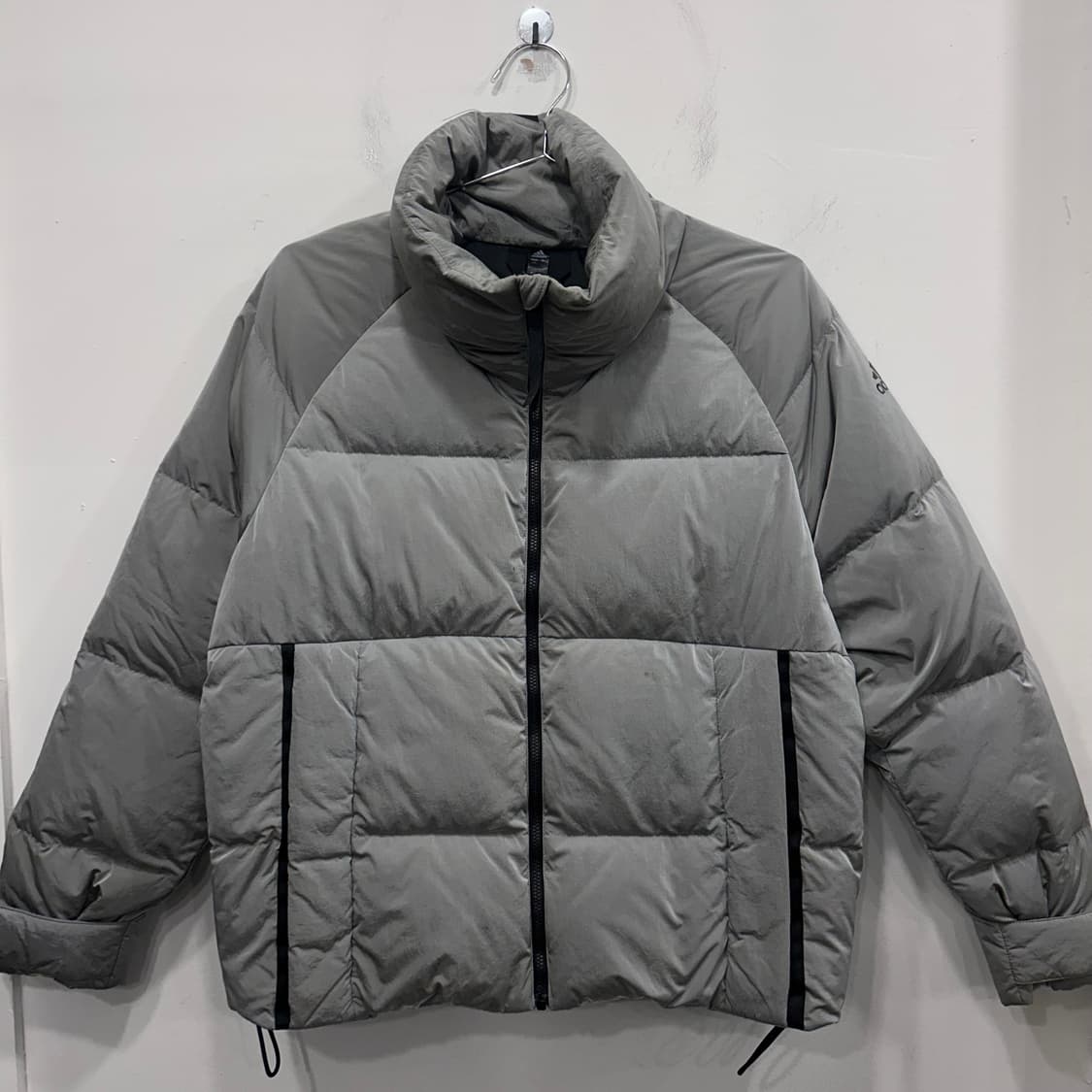 아디다스 덕다운 글로시 숏푸퍼 패딩 상품이미지2