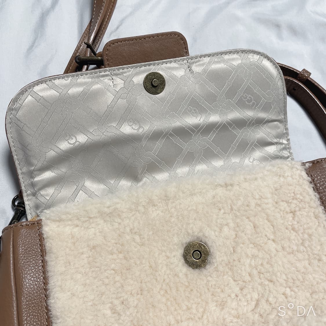 UGG 어그 크로스백 상품이미지7