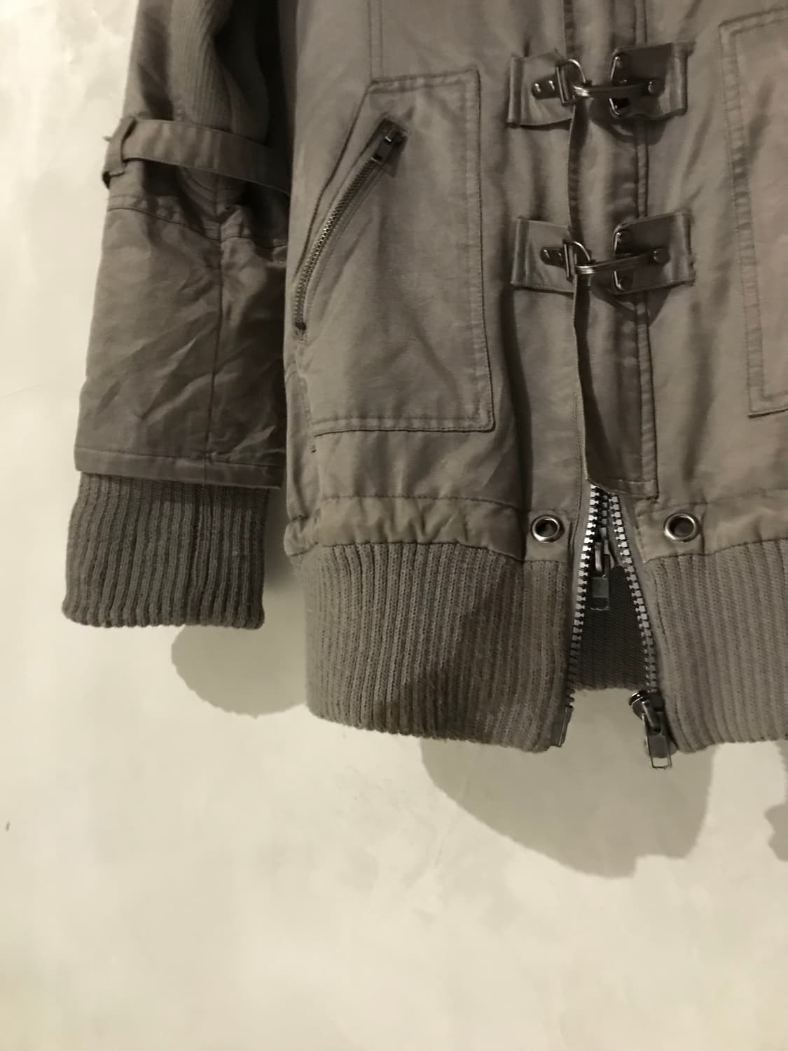 Lein bold buckle slim fit coated jumper 상품이미지7