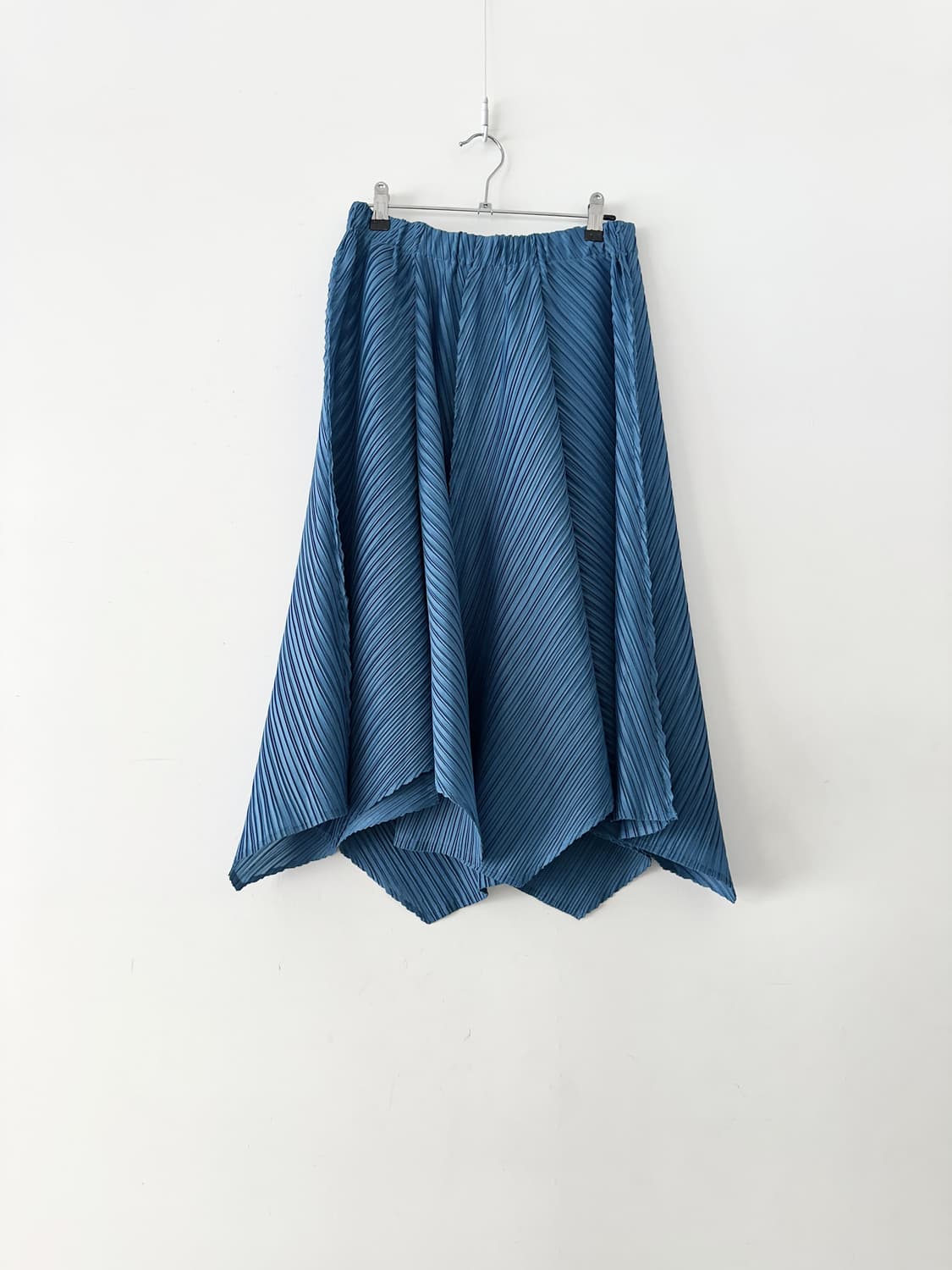 Pleats asymmetric skirt / blue 상품이미지1