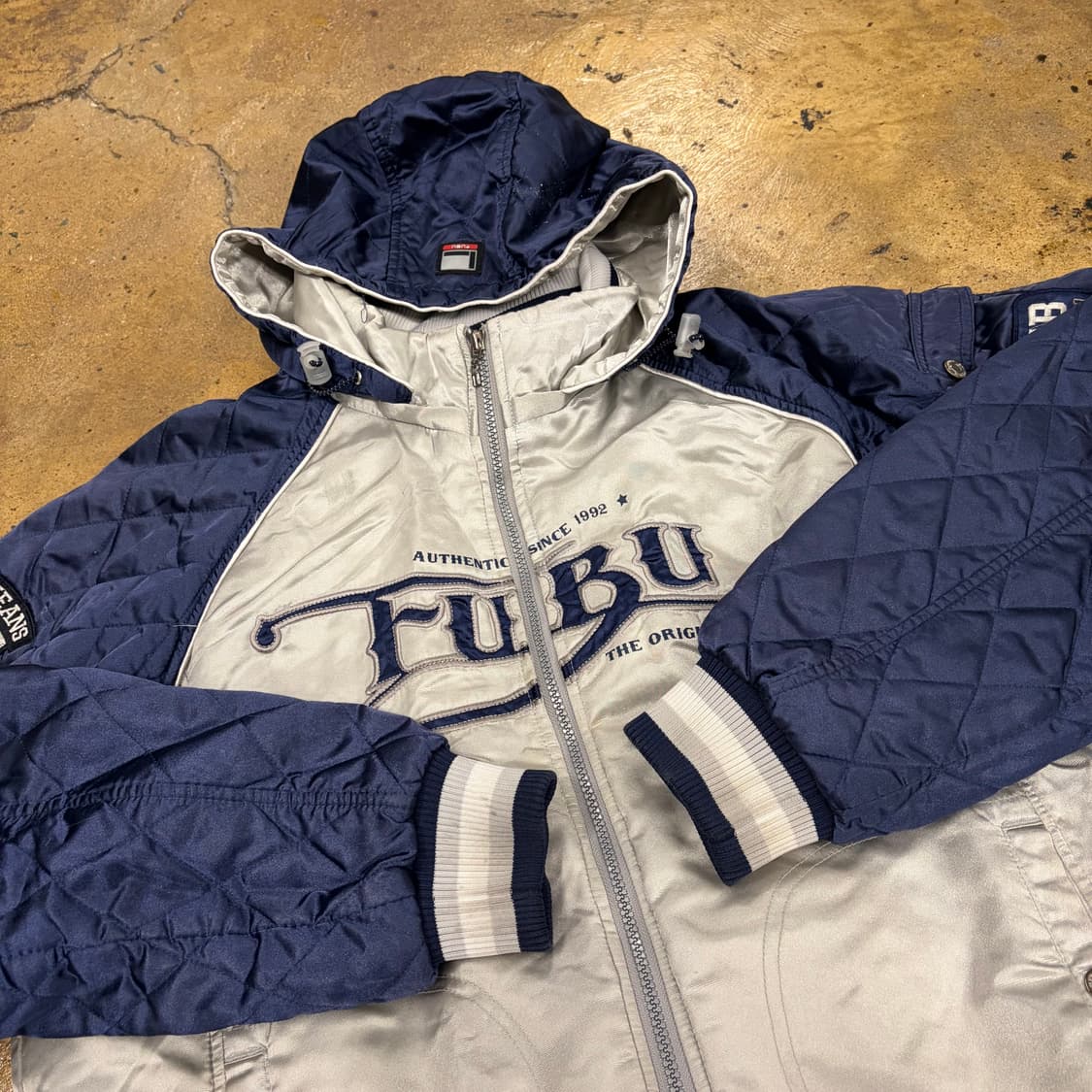 후부 네이비 그레이 유광 퀄팅 숏패딩 상품이미지1