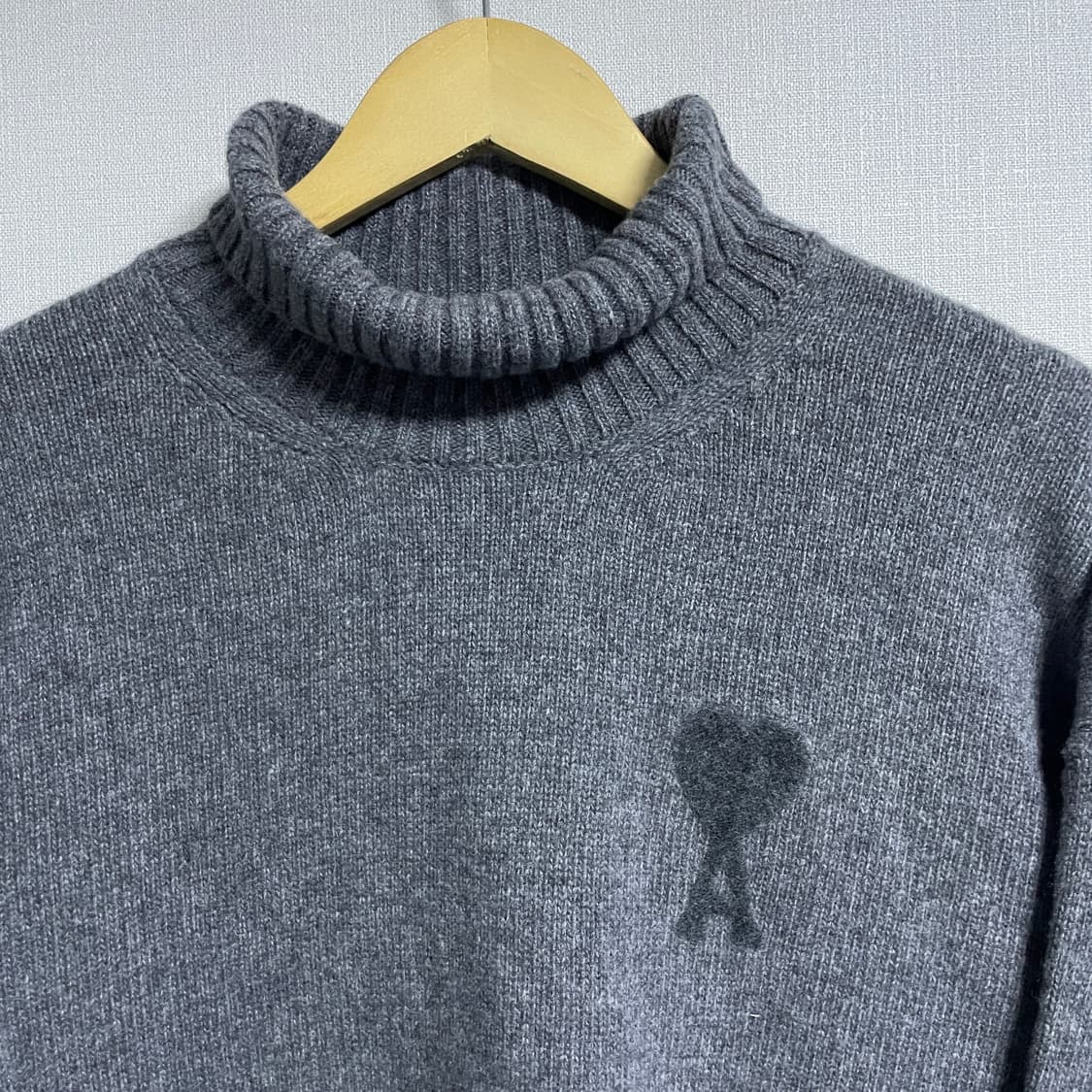 AMI 아미 빅하트 로고 터틀넥오버핏 니트 L (105 상품이미지1