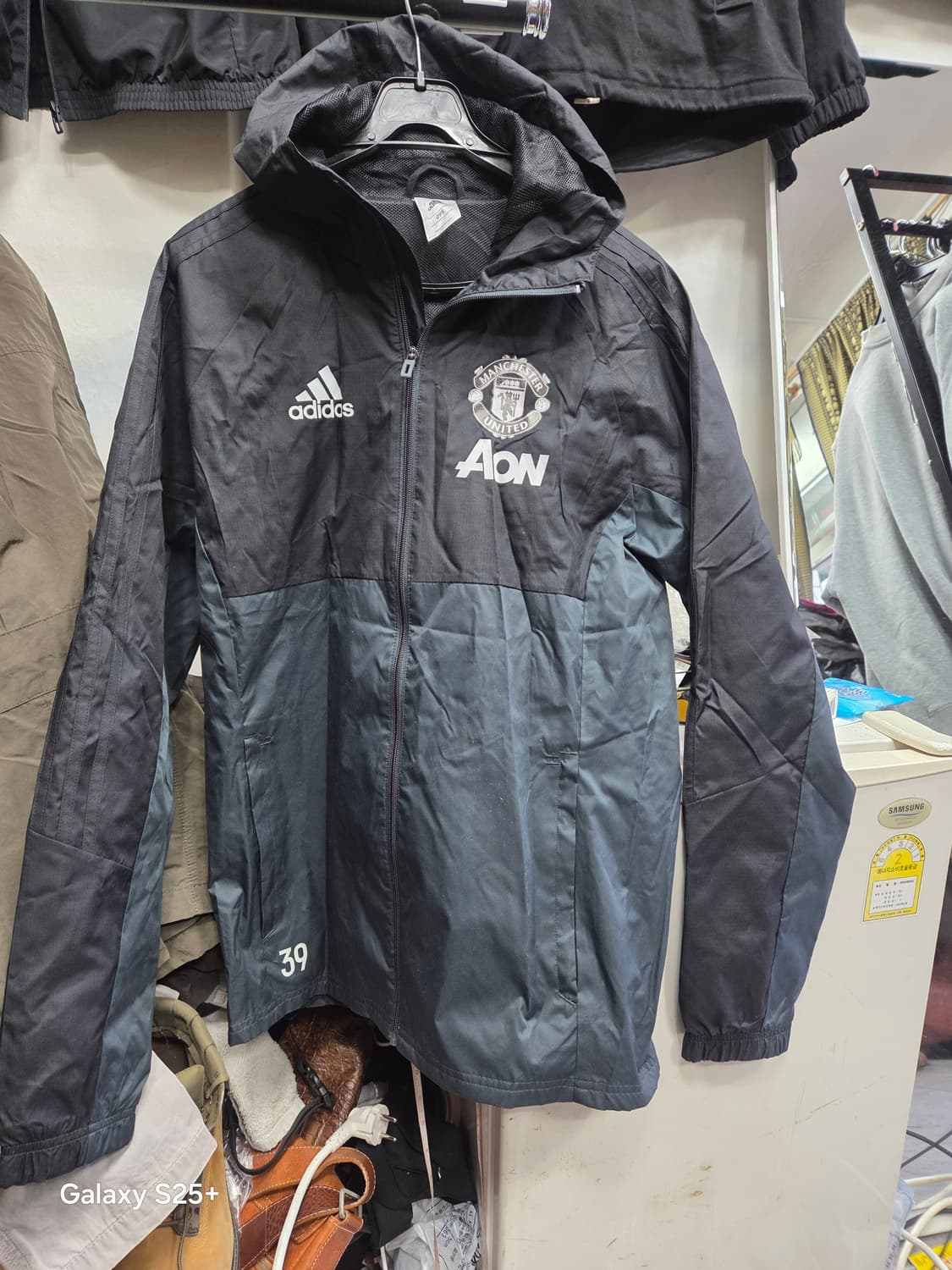 아디다스 맨유   바람막이    상품이미지1