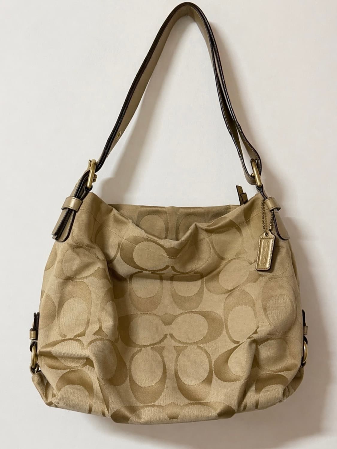 코치 Y2K 시그니처 모노그램 숄더백 베이지 상품이미지2