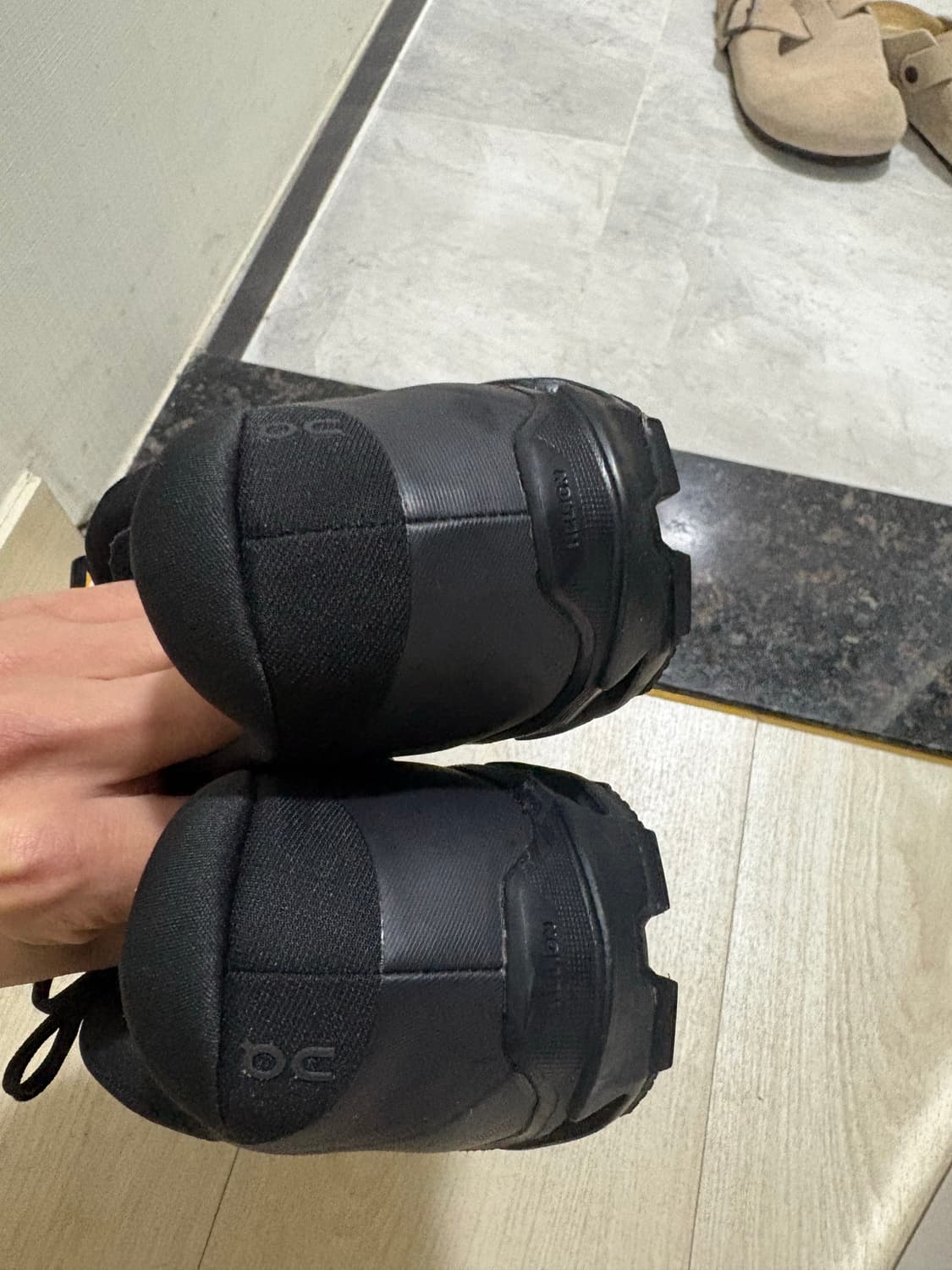 온러닝 파프 클라우드 벤처 260mm 블랙 상품이미지5