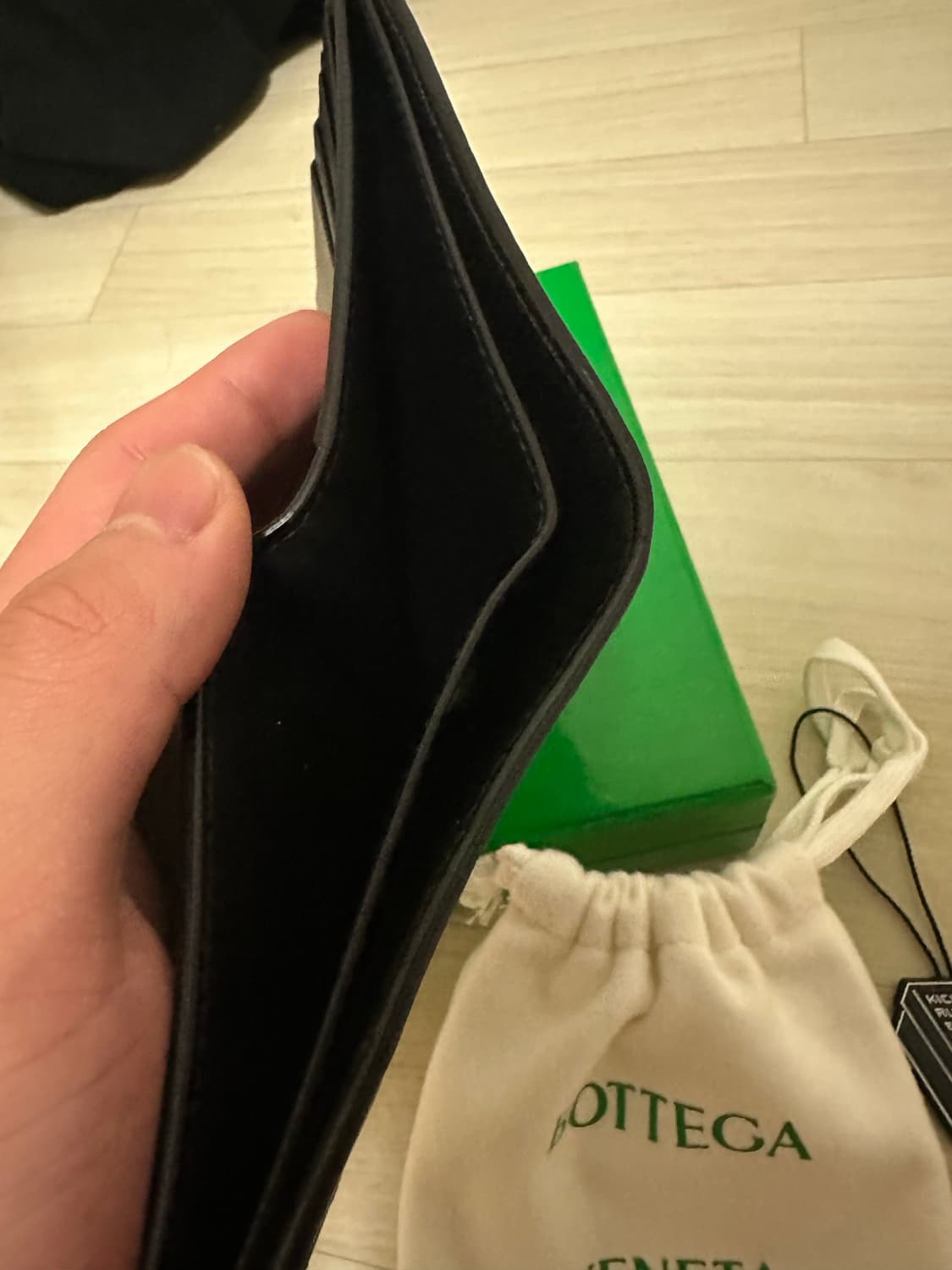 보테가 베네타 인트레치아토 블랙 반지갑 상품이미지4