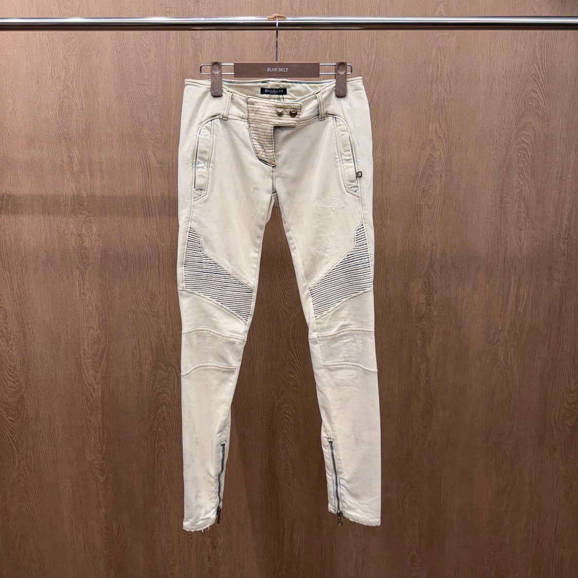 발망 팬츠 퀄팅 바이커 패널 언밸런스 플라이 디테일 슬림핏 아이보리 상품이미지2