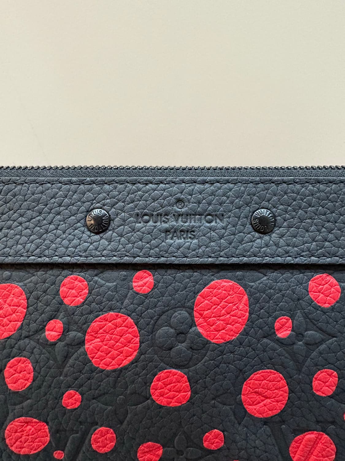 루이비통 x 쿠사마야요이 클러치 상품이미지3