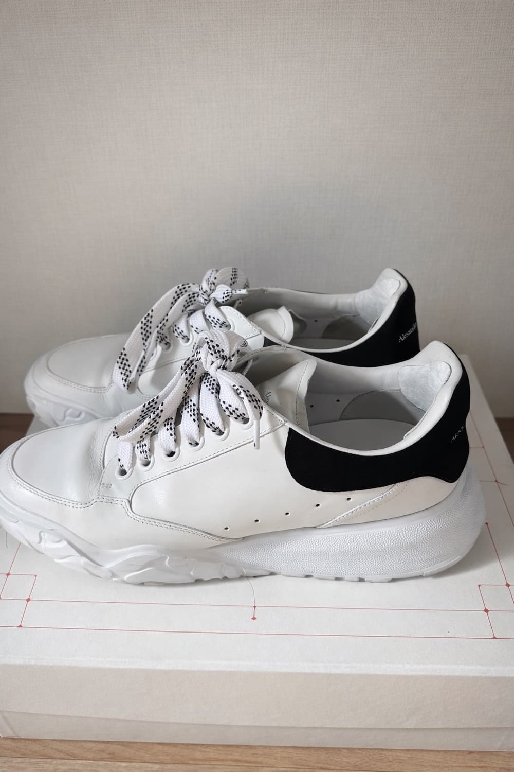 알렉산더맥퀸 코트트레이너 42size 270-275 상품이미지3