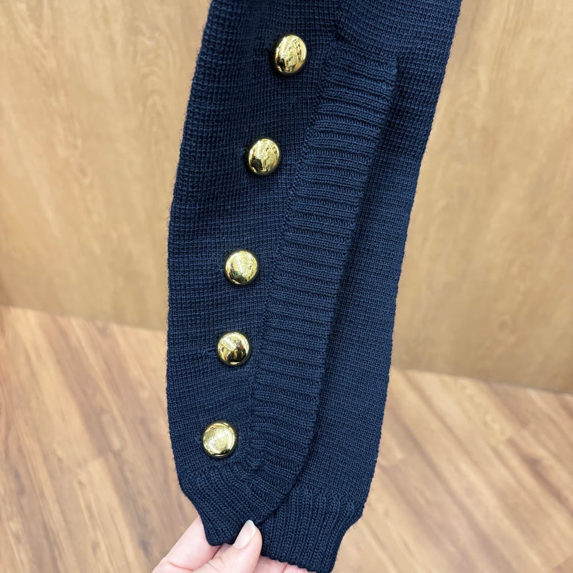 입생로랑 울 니트 가디건 자켓 시그니처 더블 골드 버튼 디테일 딥 네이비 상품이미지7