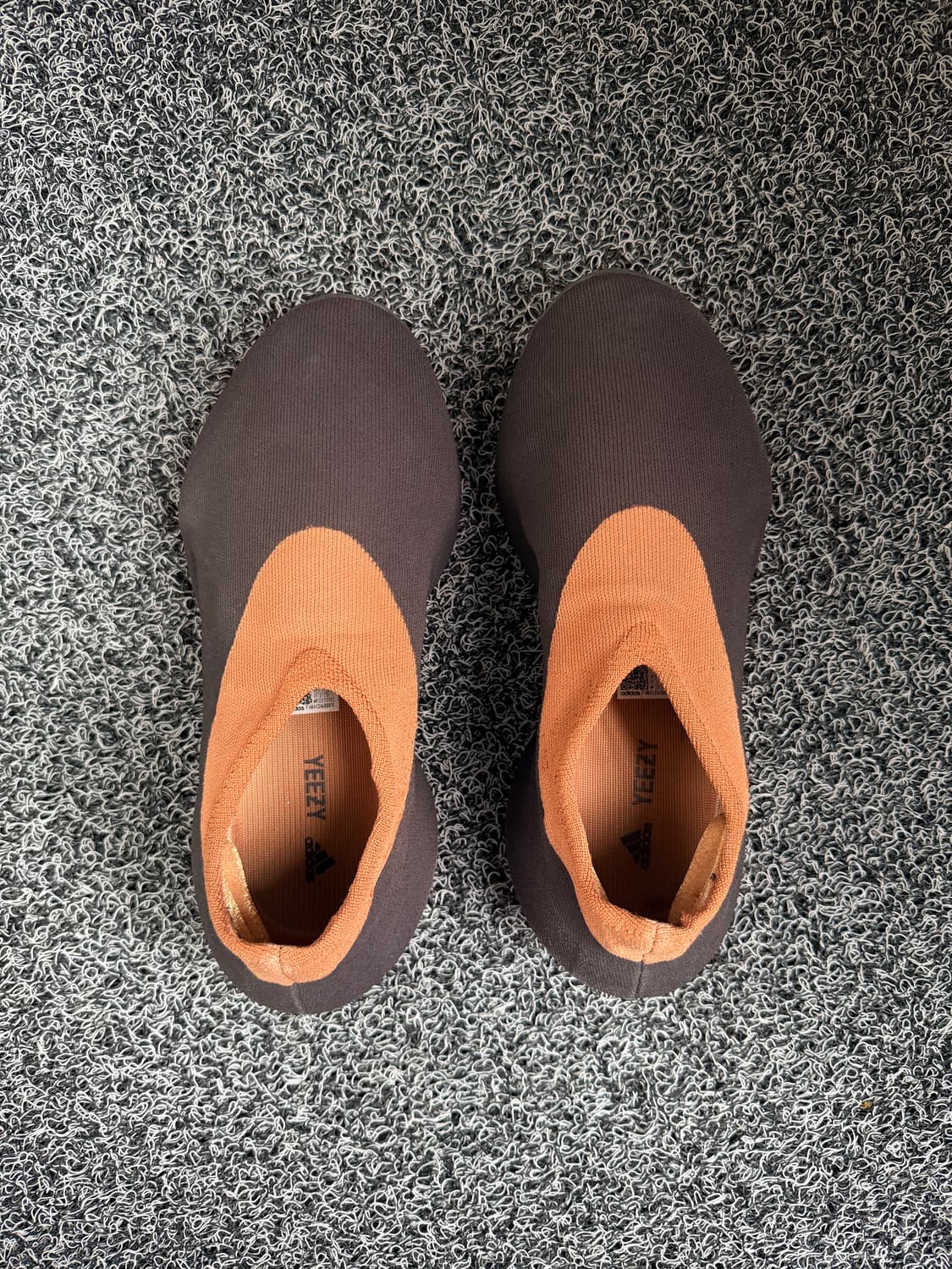 아디다스 이지 니트 러너 '스톤 카본 Adidas Yeezy Knit 상품이미지2