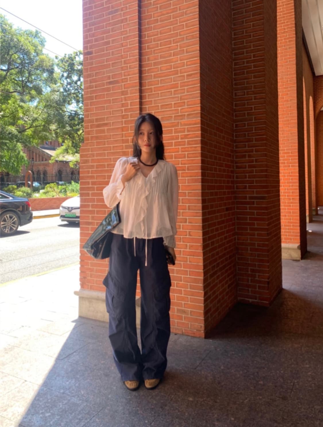 프릴 러플 셔링 화이트 블라우스 팔아요 상품이미지2