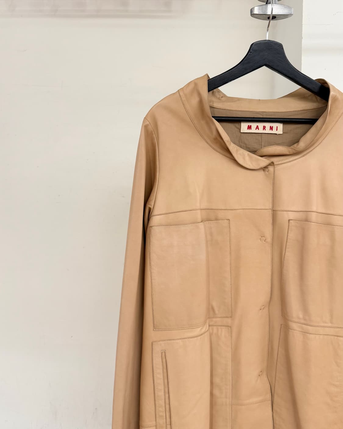 마르니 베이지 판넬 램스킨 코트 상품이미지3