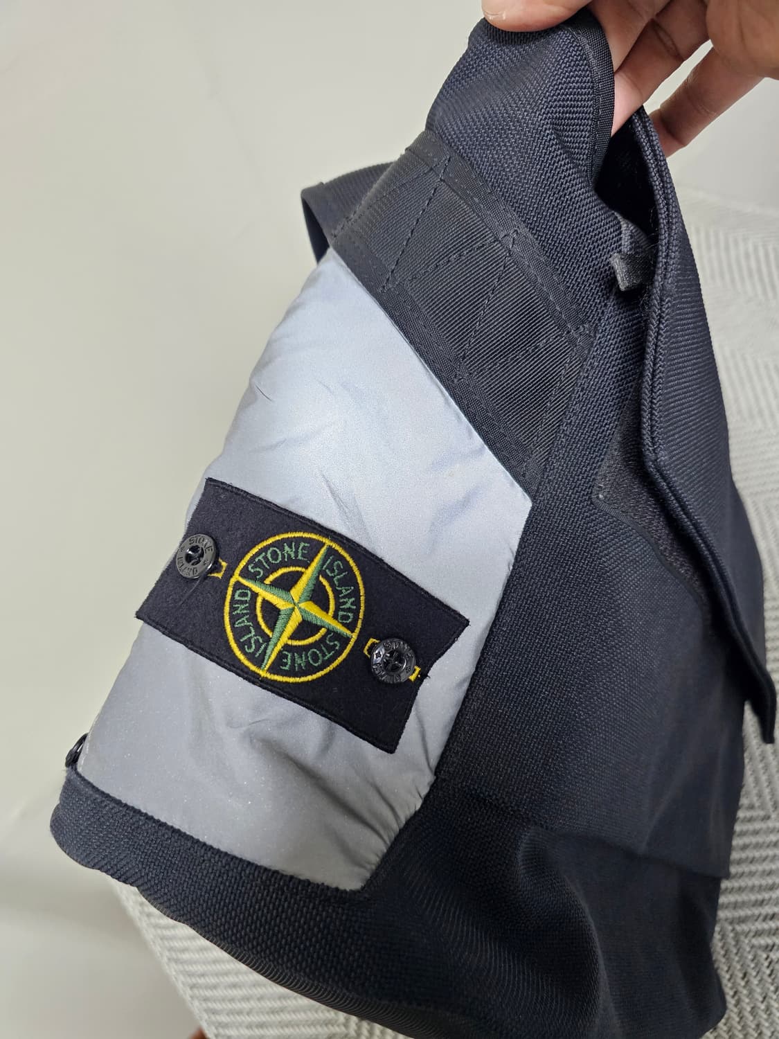 스톤아일랜드 리플렉티브 메신저백 상품이미지3